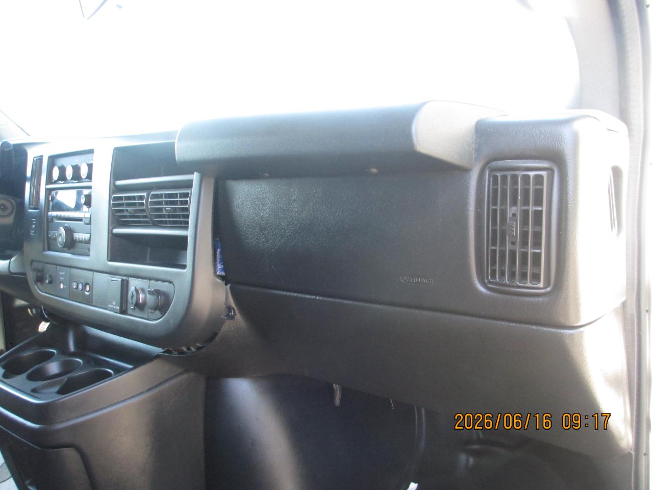 GMC Savana Passenger RWD 3500 155" LS w/1LS 2017
