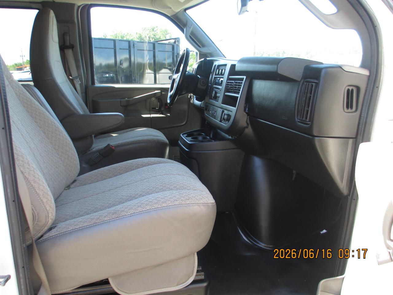 GMC Savana Passenger RWD 3500 155" LS w/1LS 2017