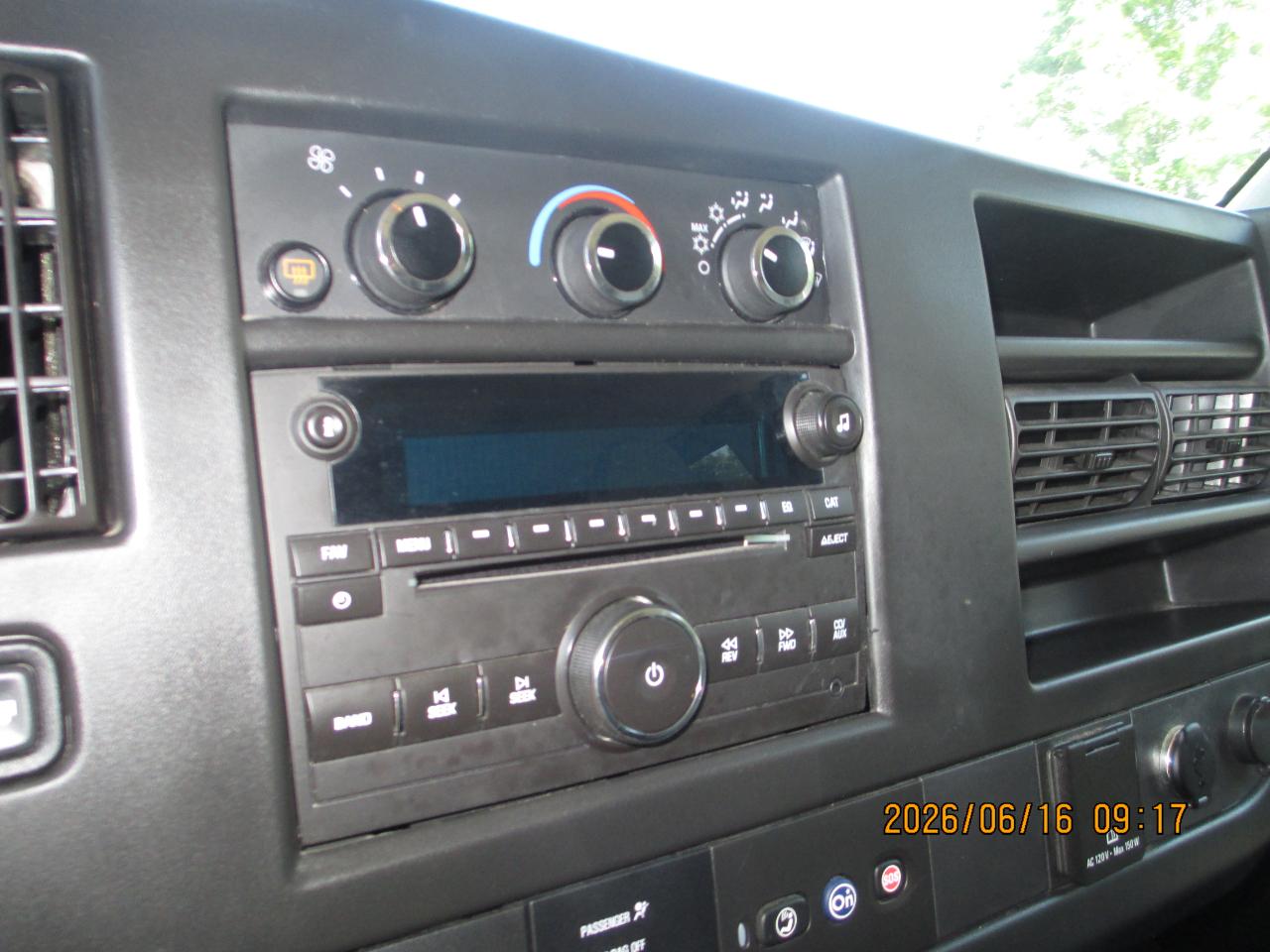 GMC Savana Passenger RWD 3500 155" LS w/1LS 2017