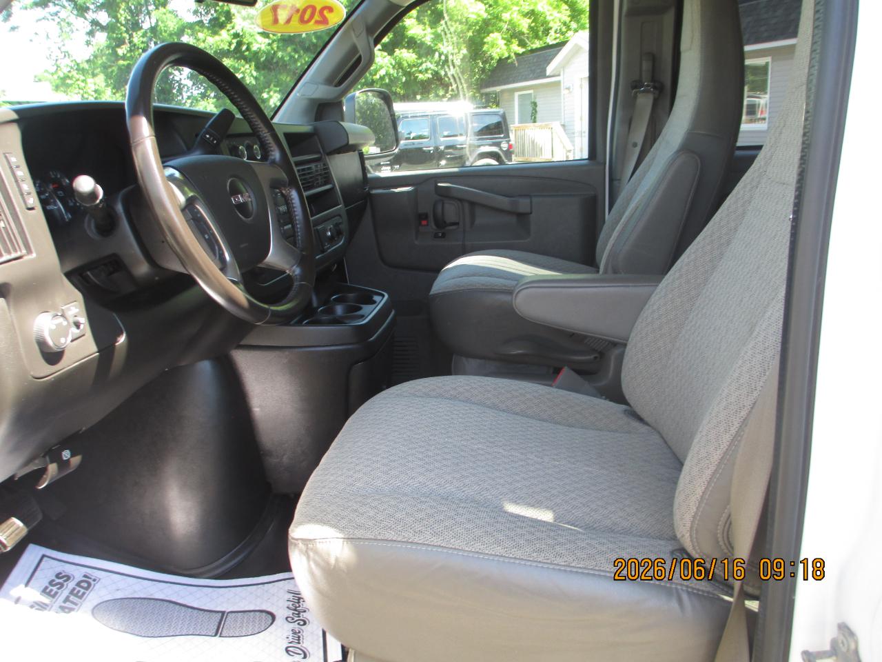 GMC Savana Passenger RWD 3500 155" LS w/1LS 2017