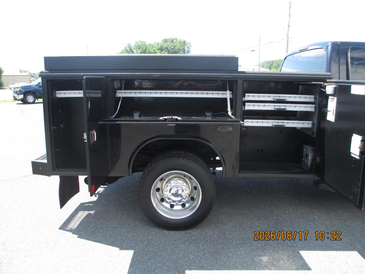 Ford Super Duty F-450 DRW 4WD SuperCab 162" WB 60" CA XLT 2016