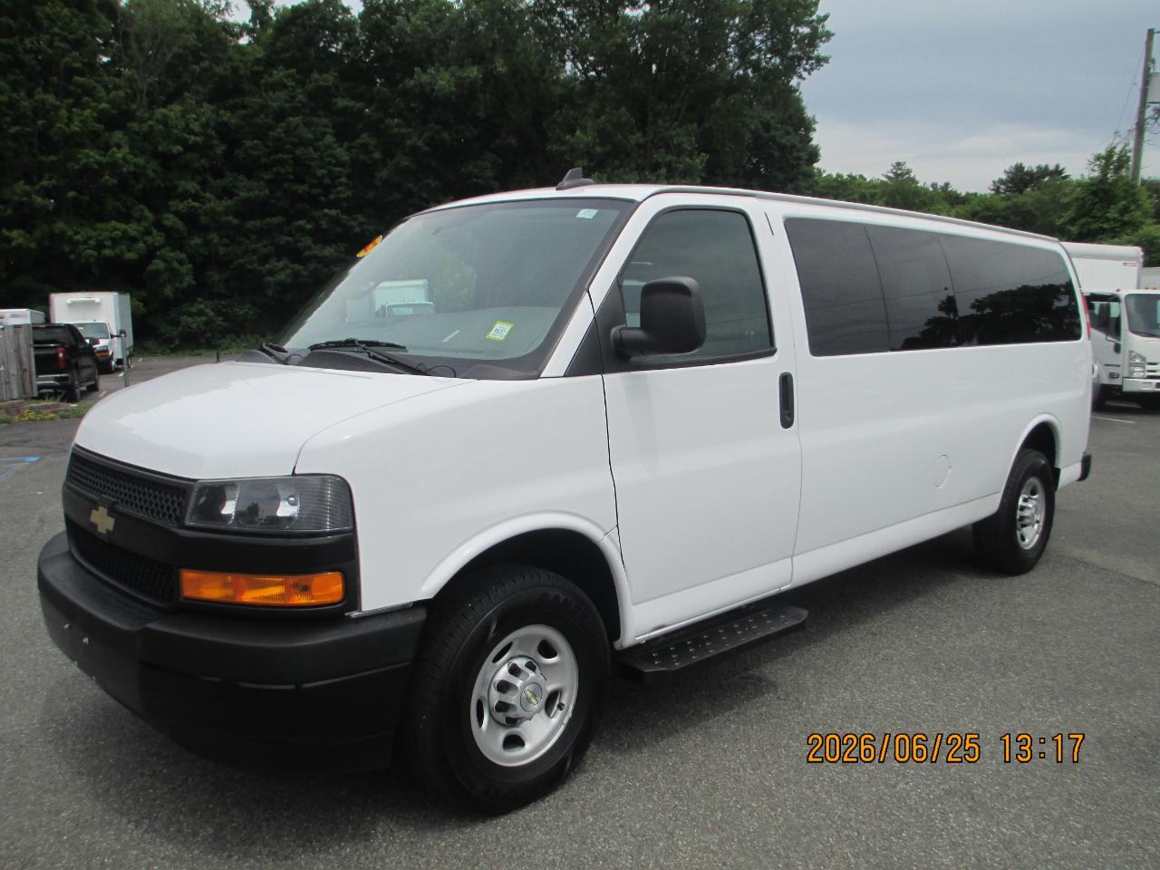 Chevrolet Express Passenger RWD 3500 155" LS 2022