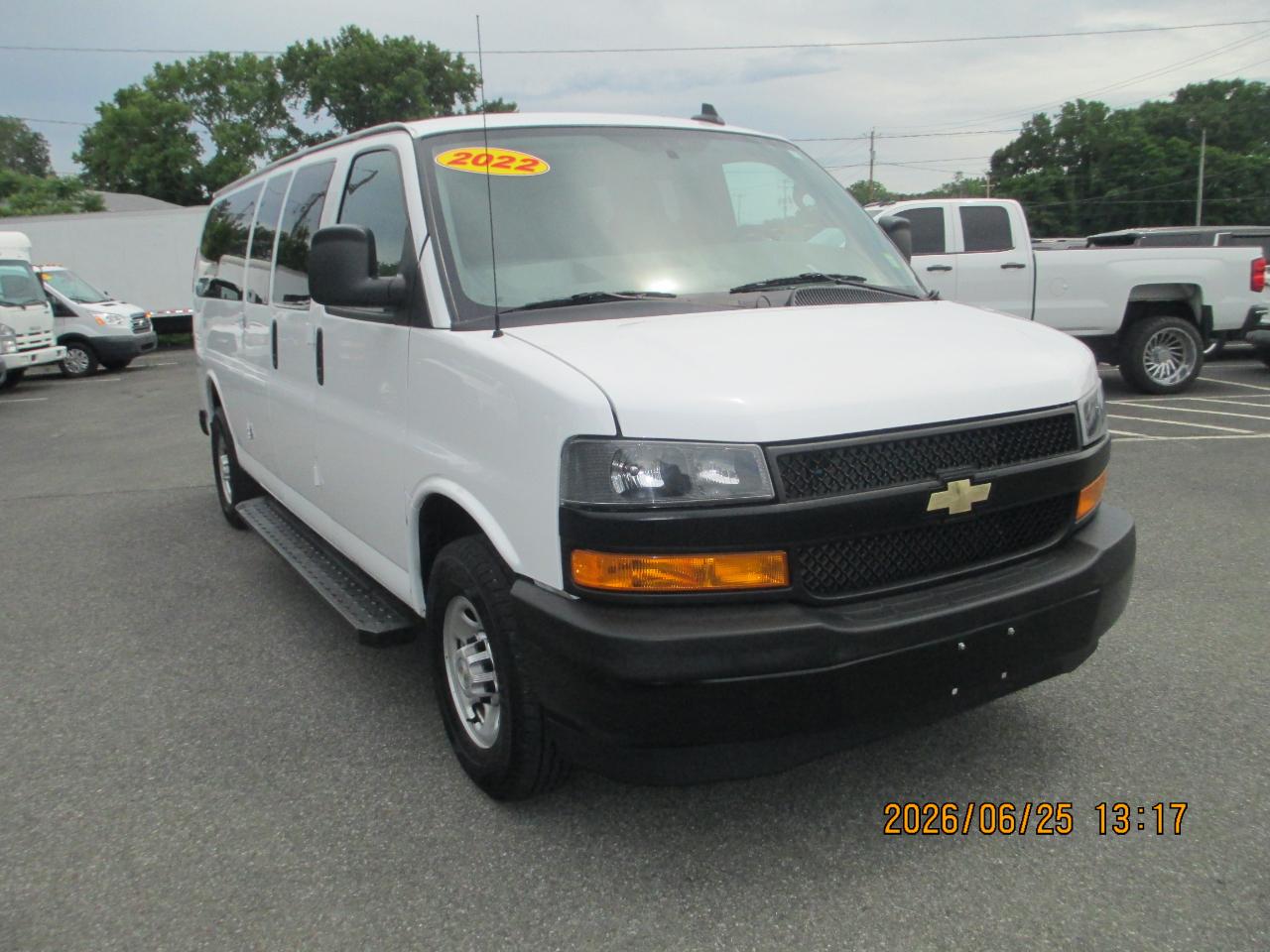 Chevrolet Express Passenger RWD 3500 155" LS 2022