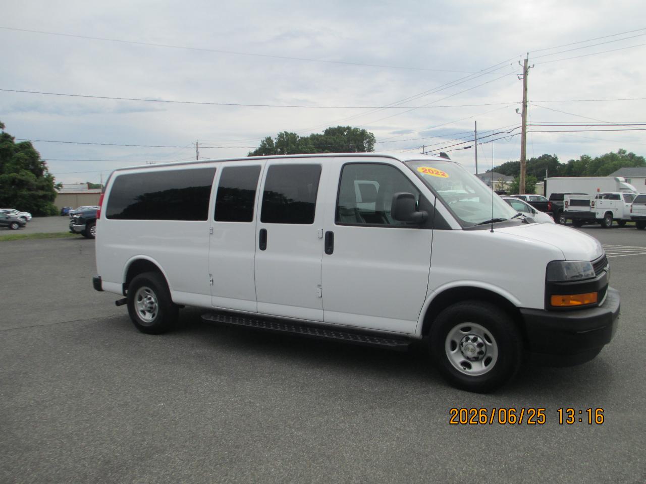 Chevrolet Express Passenger RWD 3500 155" LS 2022