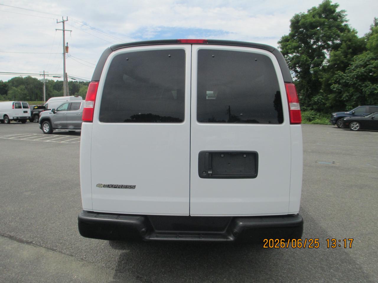 Chevrolet Express Passenger RWD 3500 155" LS 2022