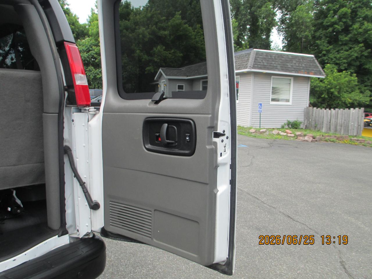Chevrolet Express Passenger RWD 3500 155" LS 2022