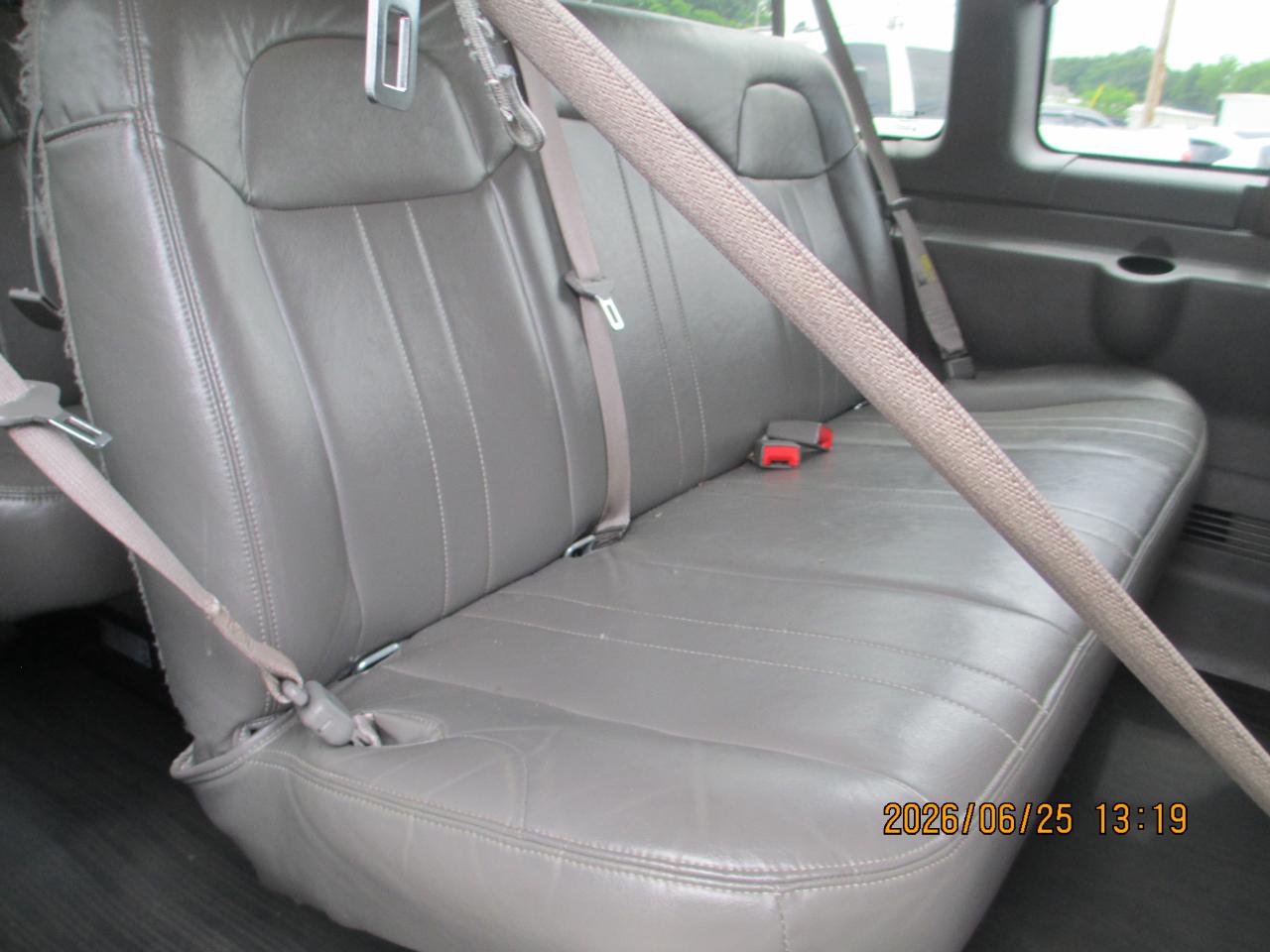 Chevrolet Express Passenger RWD 3500 155" LS 2022