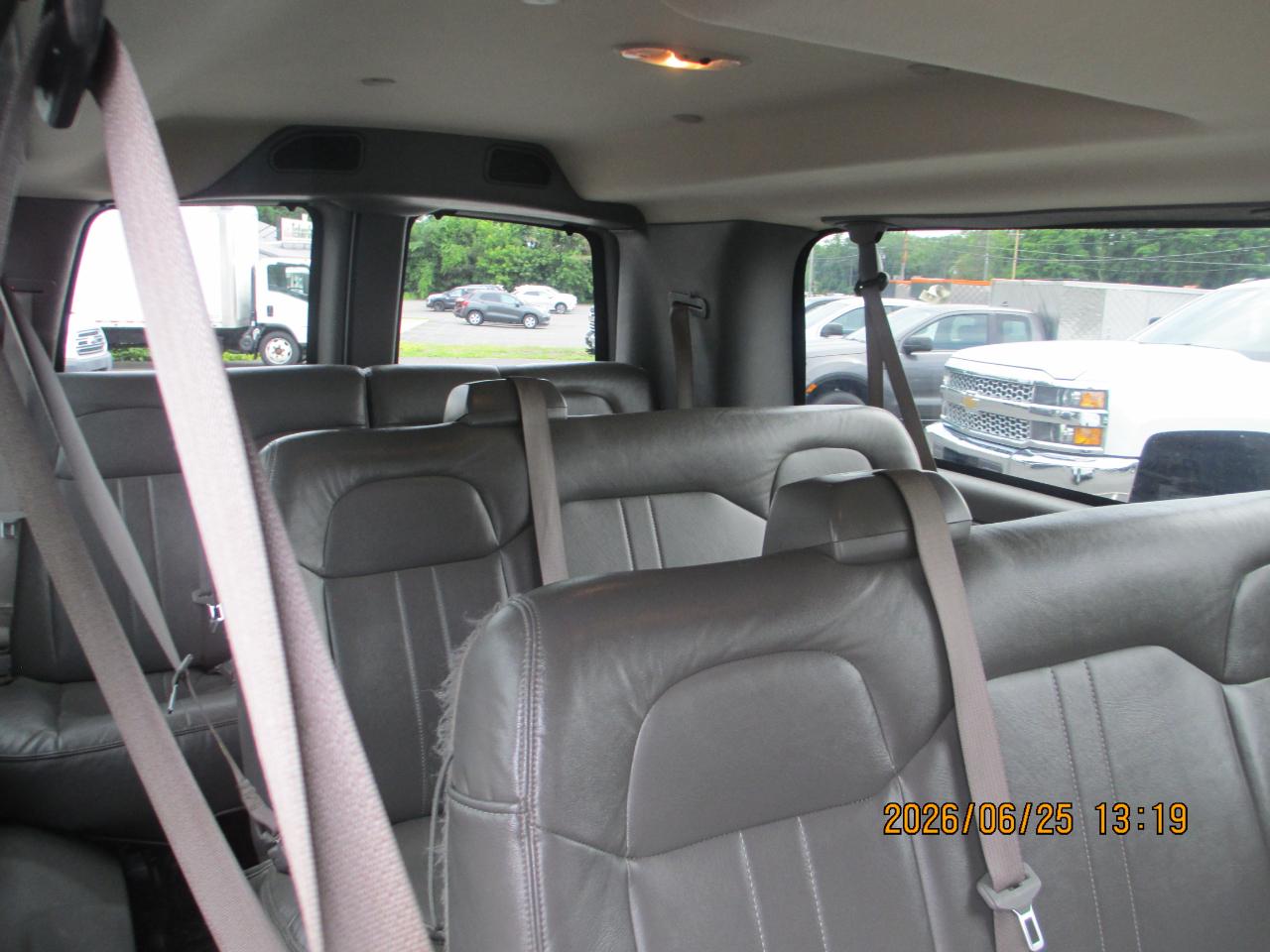 Chevrolet Express Passenger RWD 3500 155" LS 2022