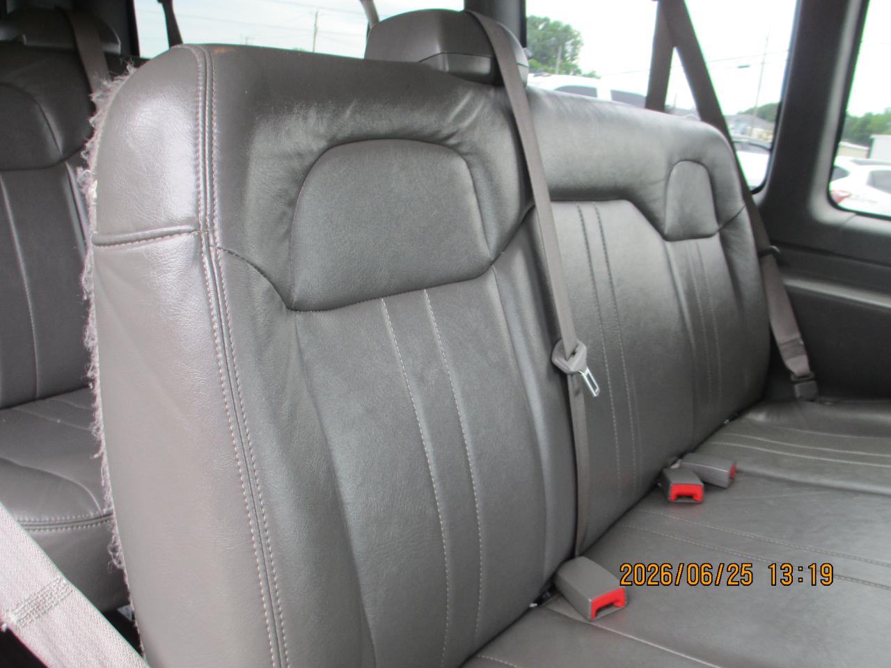 Chevrolet Express Passenger RWD 3500 155" LS 2022