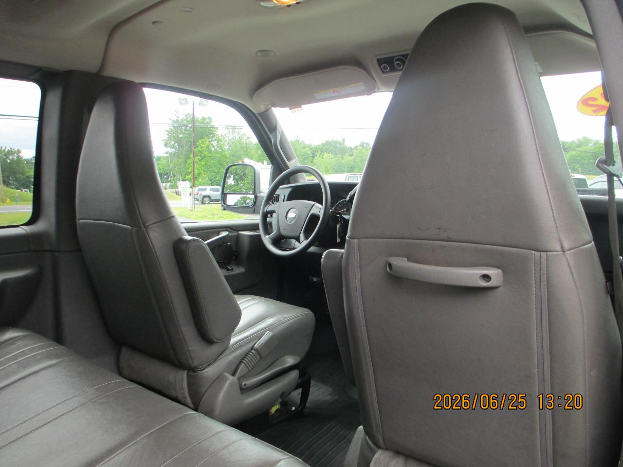 Chevrolet Express Passenger RWD 3500 155" LS 2022