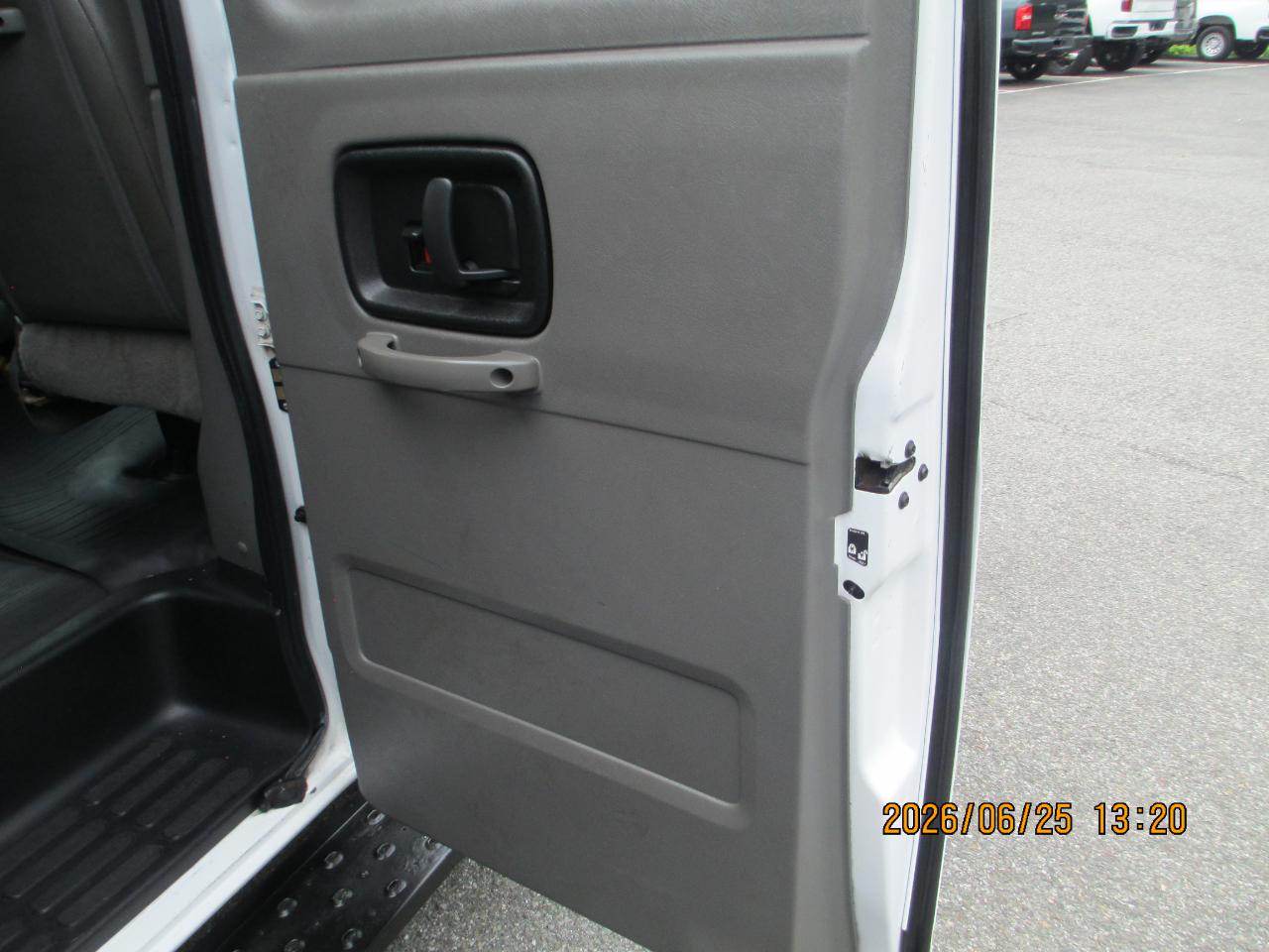 Chevrolet Express Passenger RWD 3500 155" LS 2022