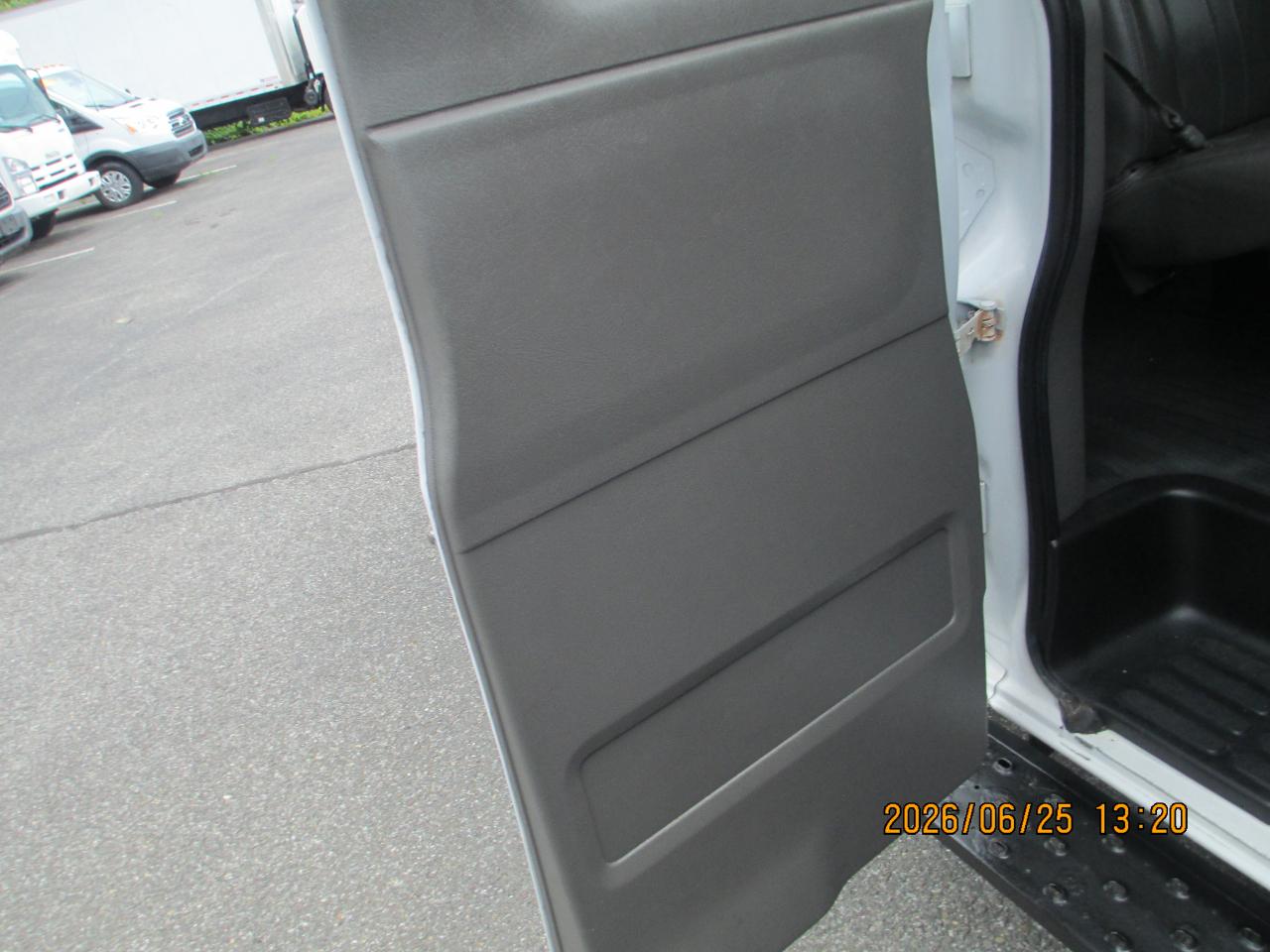 Chevrolet Express Passenger RWD 3500 155" LS 2022