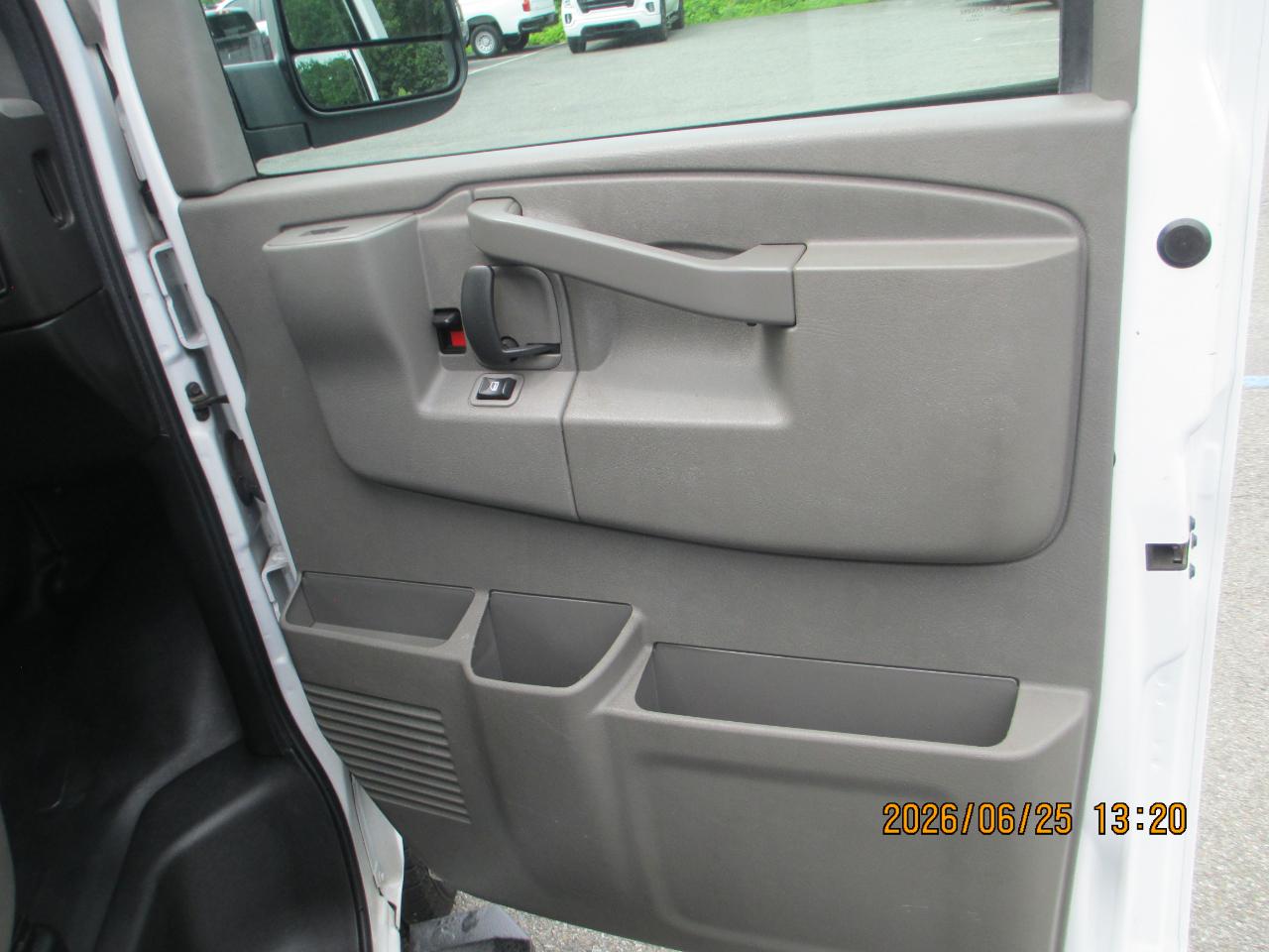 Chevrolet Express Passenger RWD 3500 155" LS 2022