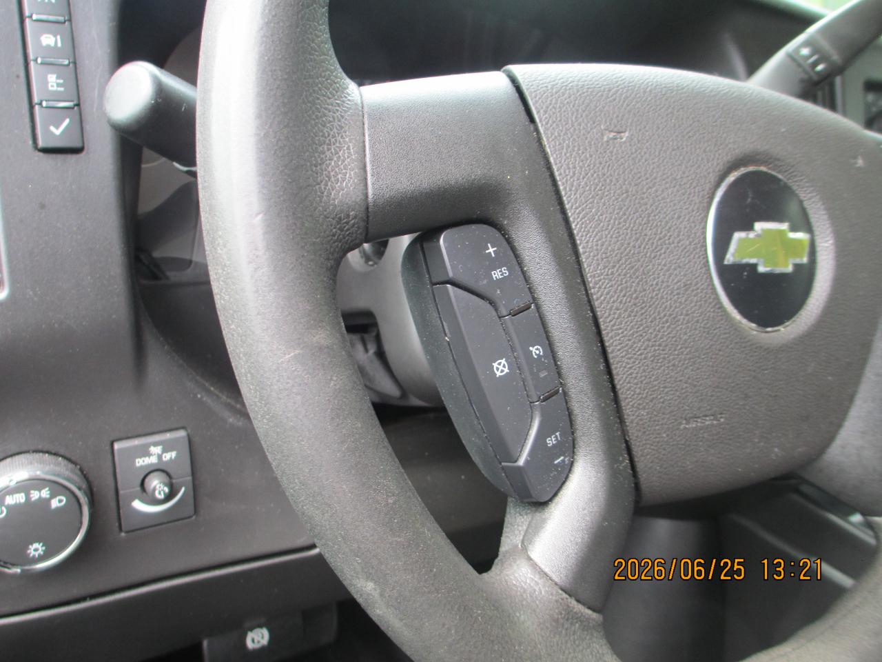Chevrolet Express Passenger RWD 3500 155" LS 2022