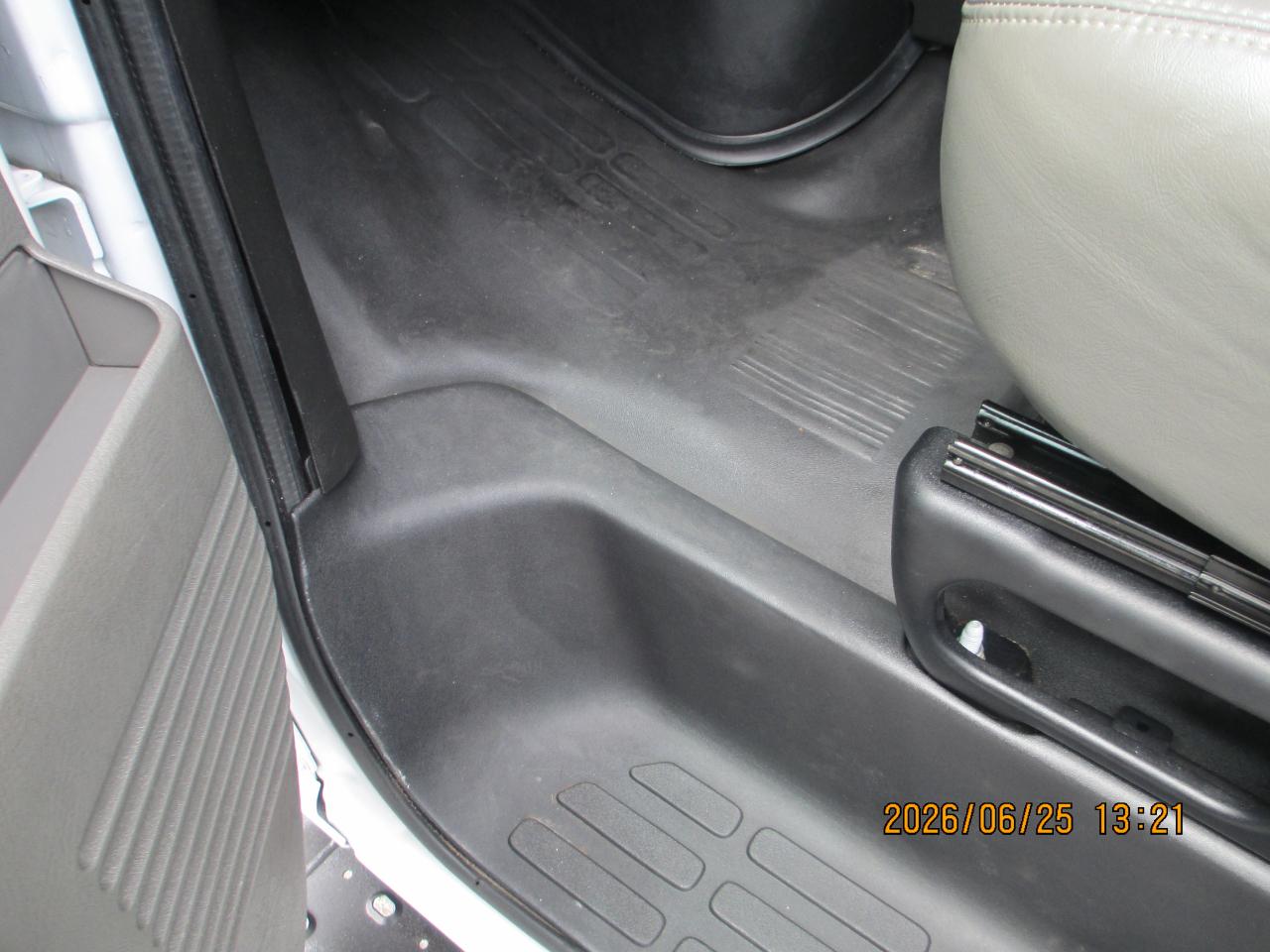Chevrolet Express Passenger RWD 3500 155" LS 2022