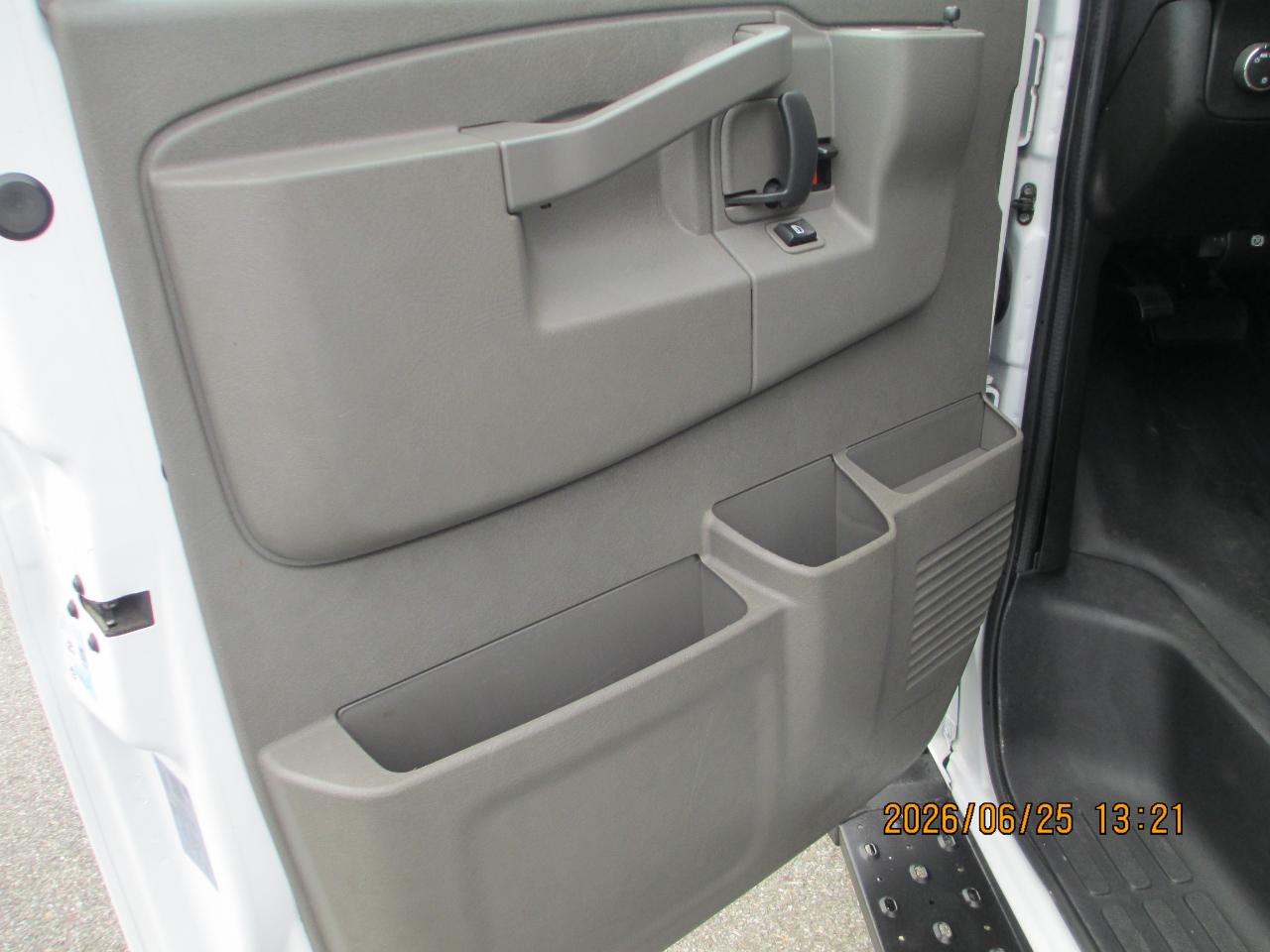 Chevrolet Express Passenger RWD 3500 155" LS 2022