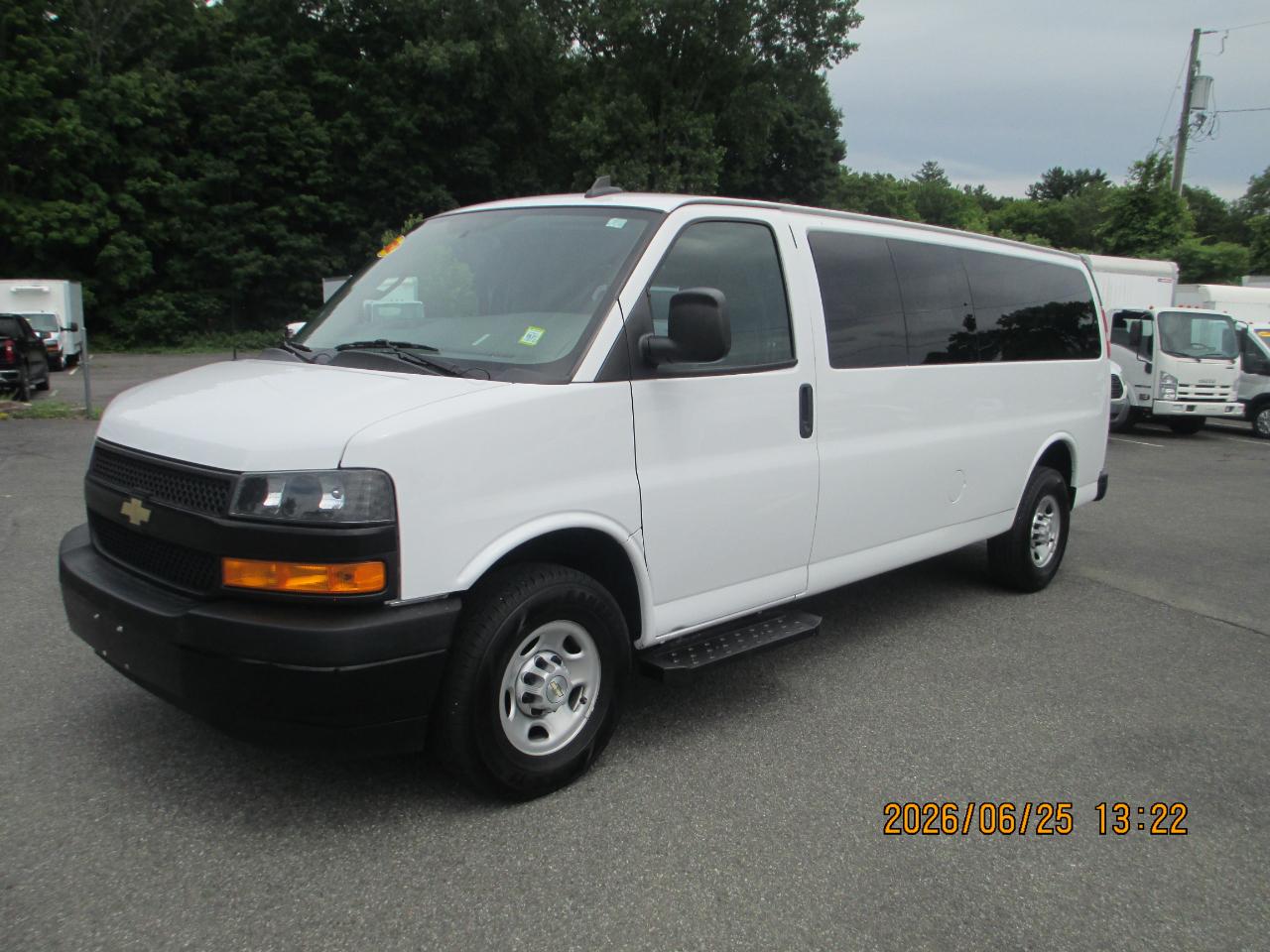 Chevrolet Express Passenger RWD 3500 155" LS 2022