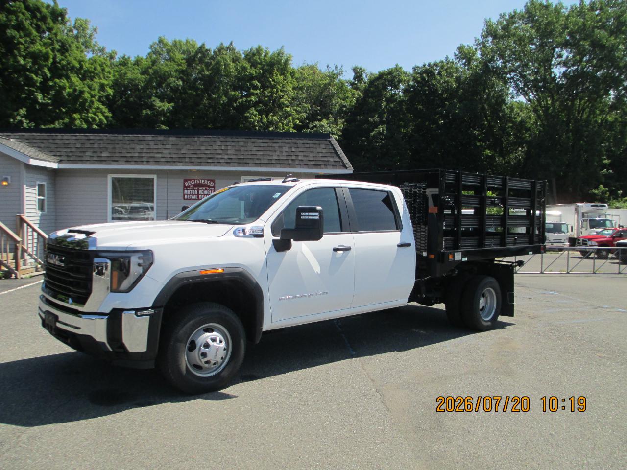 2025 GMC Sierra 3500HD CC 4WD Crew Cab 177" WB, 60" CA Pro