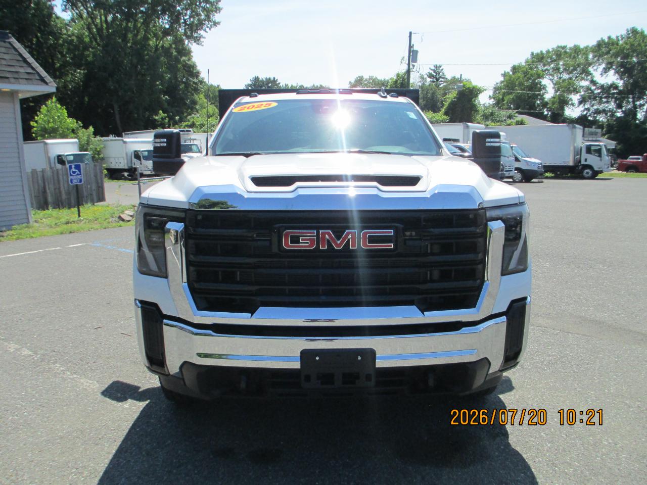 GMC Sierra 3500HD CC 4WD Crew Cab 177" WB, 60" CA Pro 2025