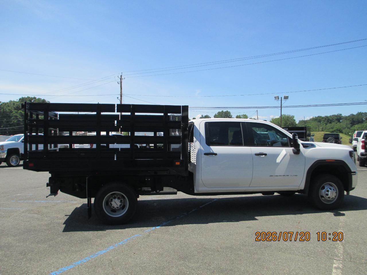 GMC Sierra 3500HD CC 4WD Crew Cab 177" WB, 60" CA Pro 2025