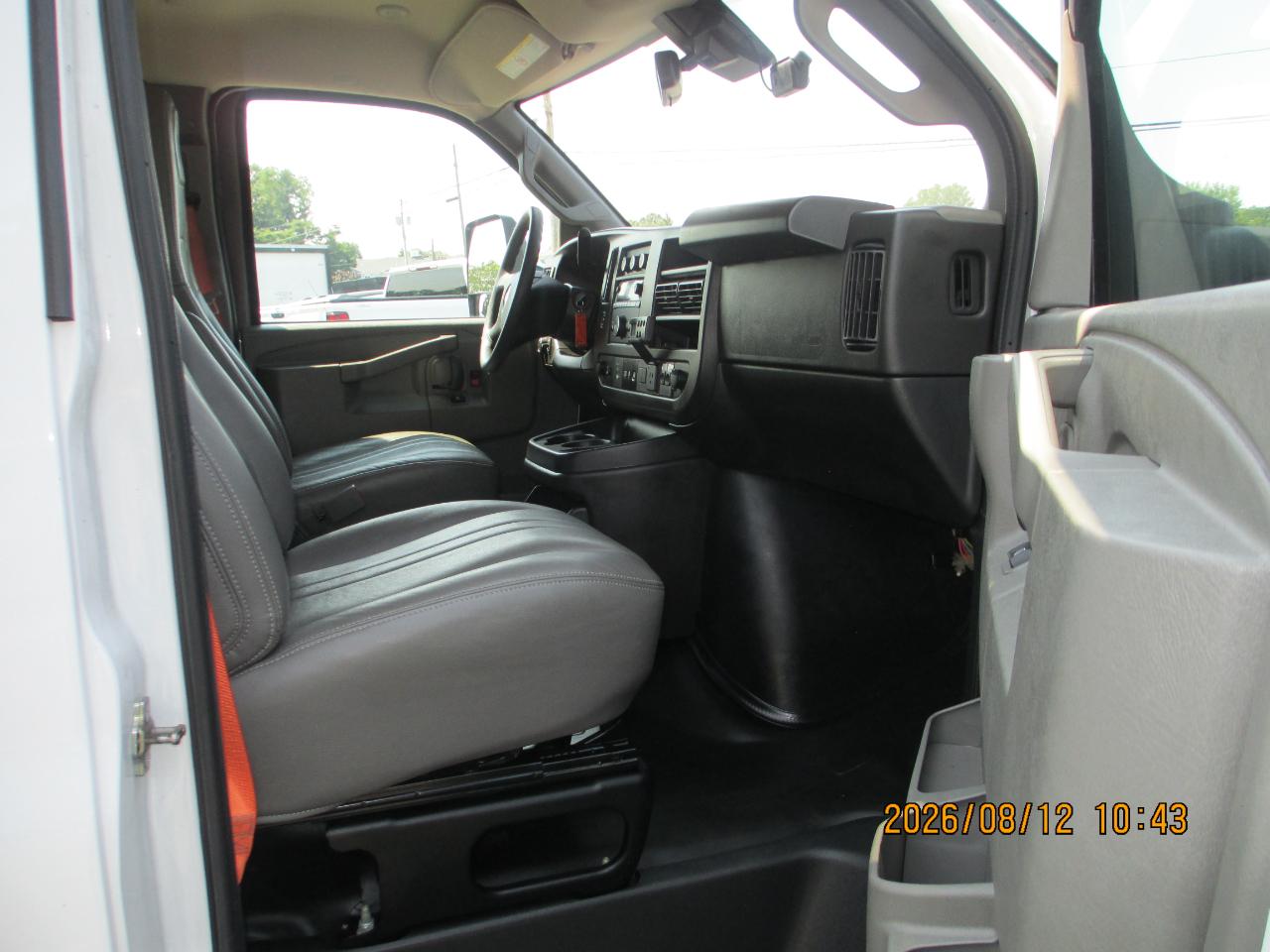 Chevrolet Express Commercial Cutaway 3500 Van 177" 2024