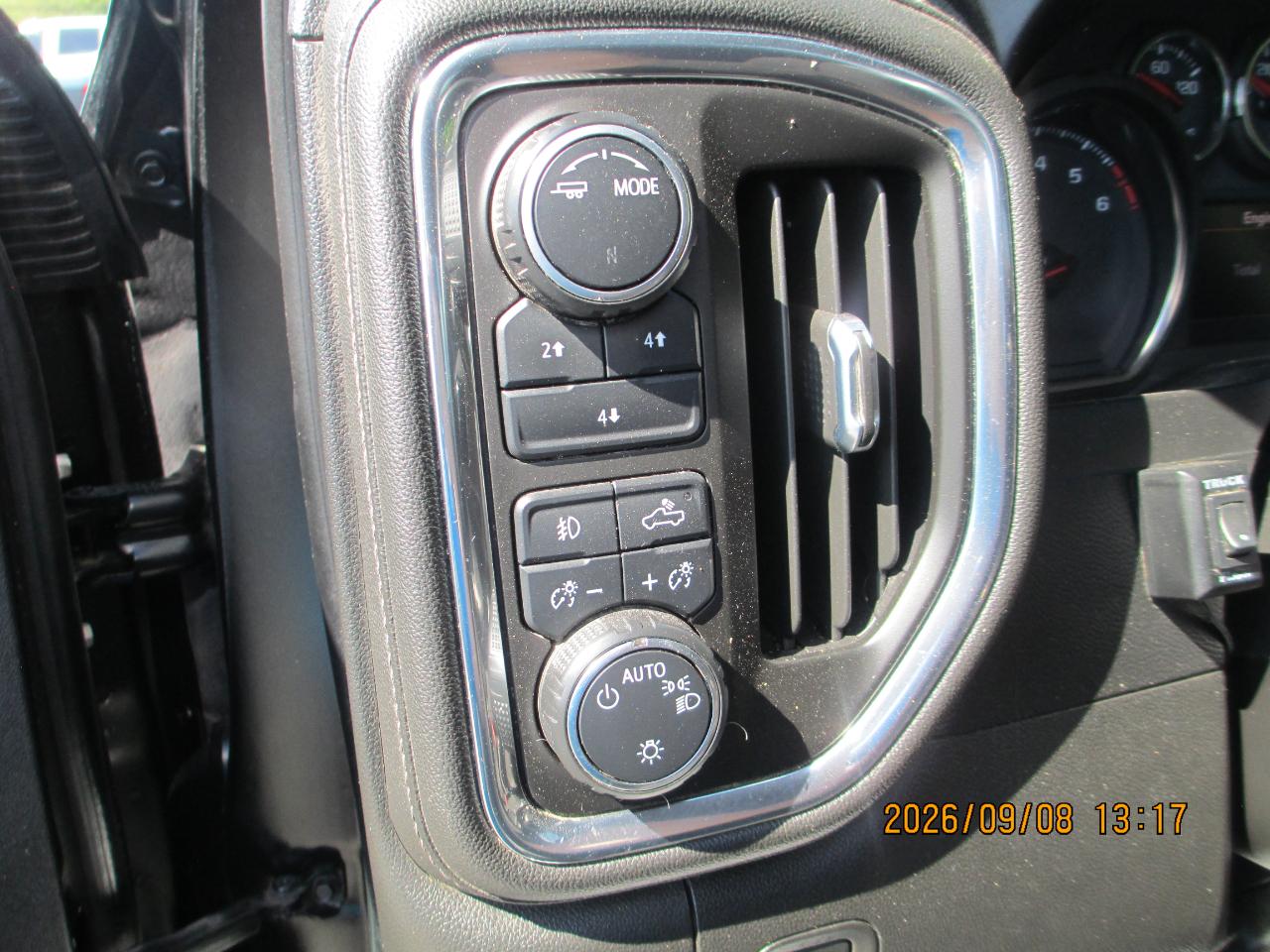 Chevrolet Silverado 3500HD 4WD Reg Cab 142" LT 2022