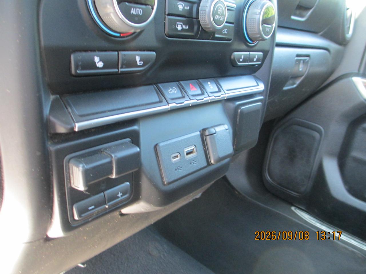 Chevrolet Silverado 3500HD 4WD Reg Cab 142" LT 2022