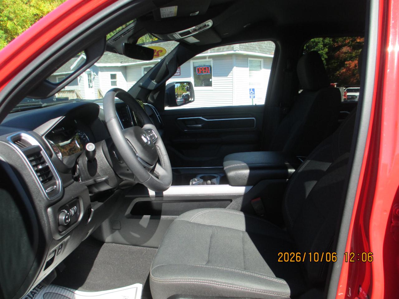 RAM 1500 Big Horn 4x4 Crew Cab 5'7" Box 2025