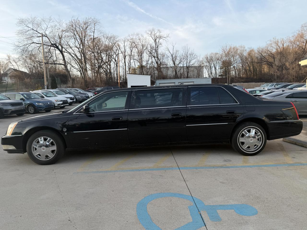 Cadillac Limousine Base 2008