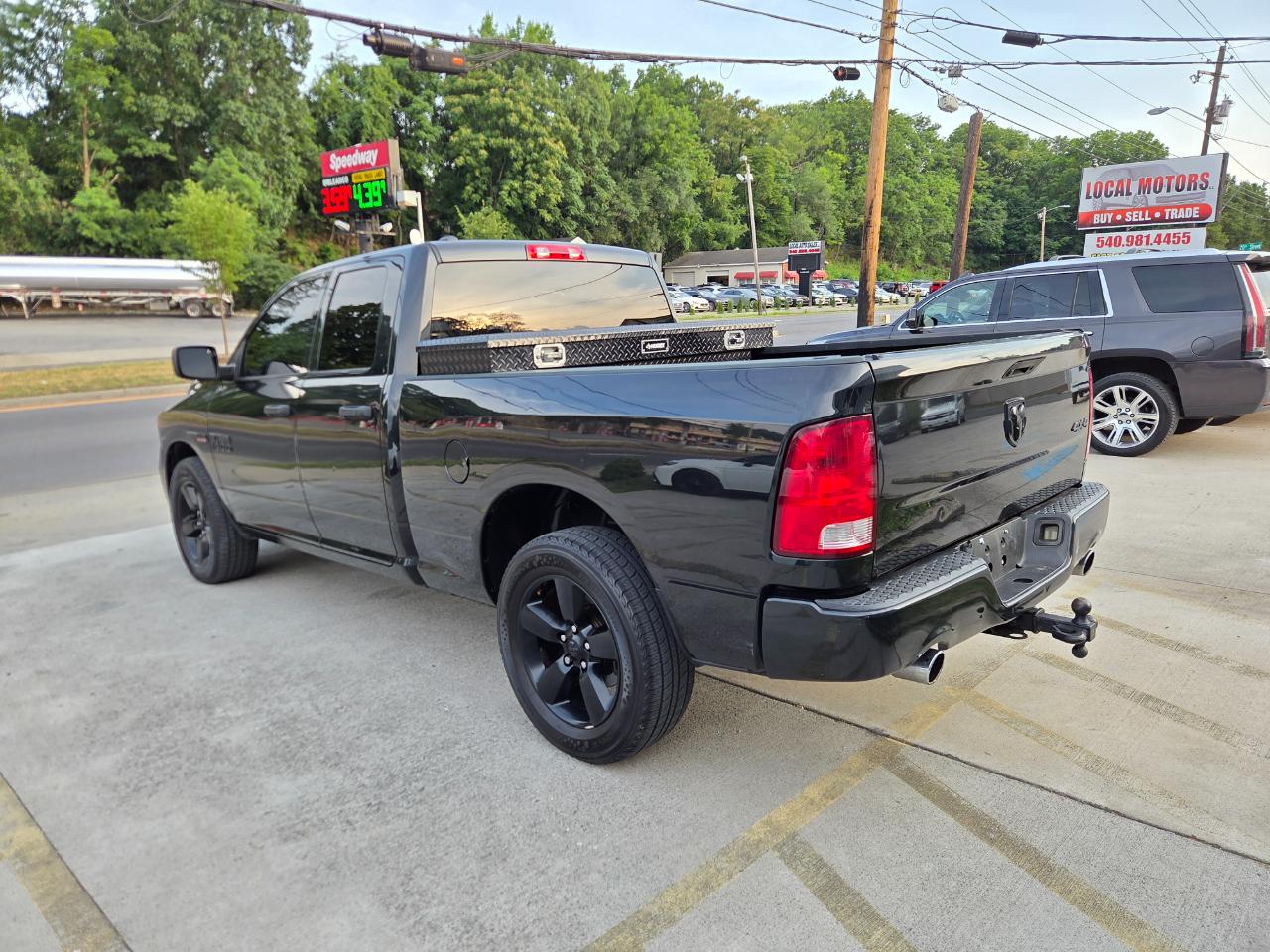 RAM 1500 Tradesman 4x4 Crew Cab 5'7" Box 2018