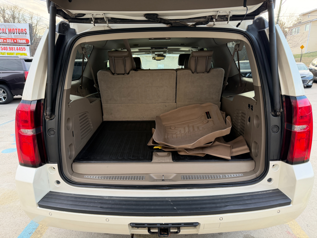 Chevrolet Suburban LT 1500 4WD 2015