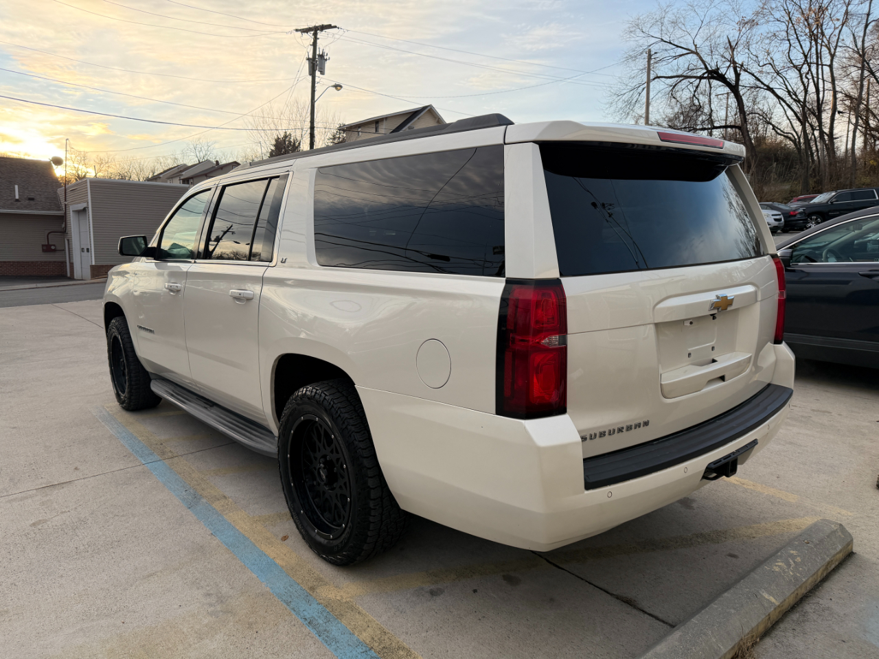 Chevrolet Suburban LT 1500 4WD 2015