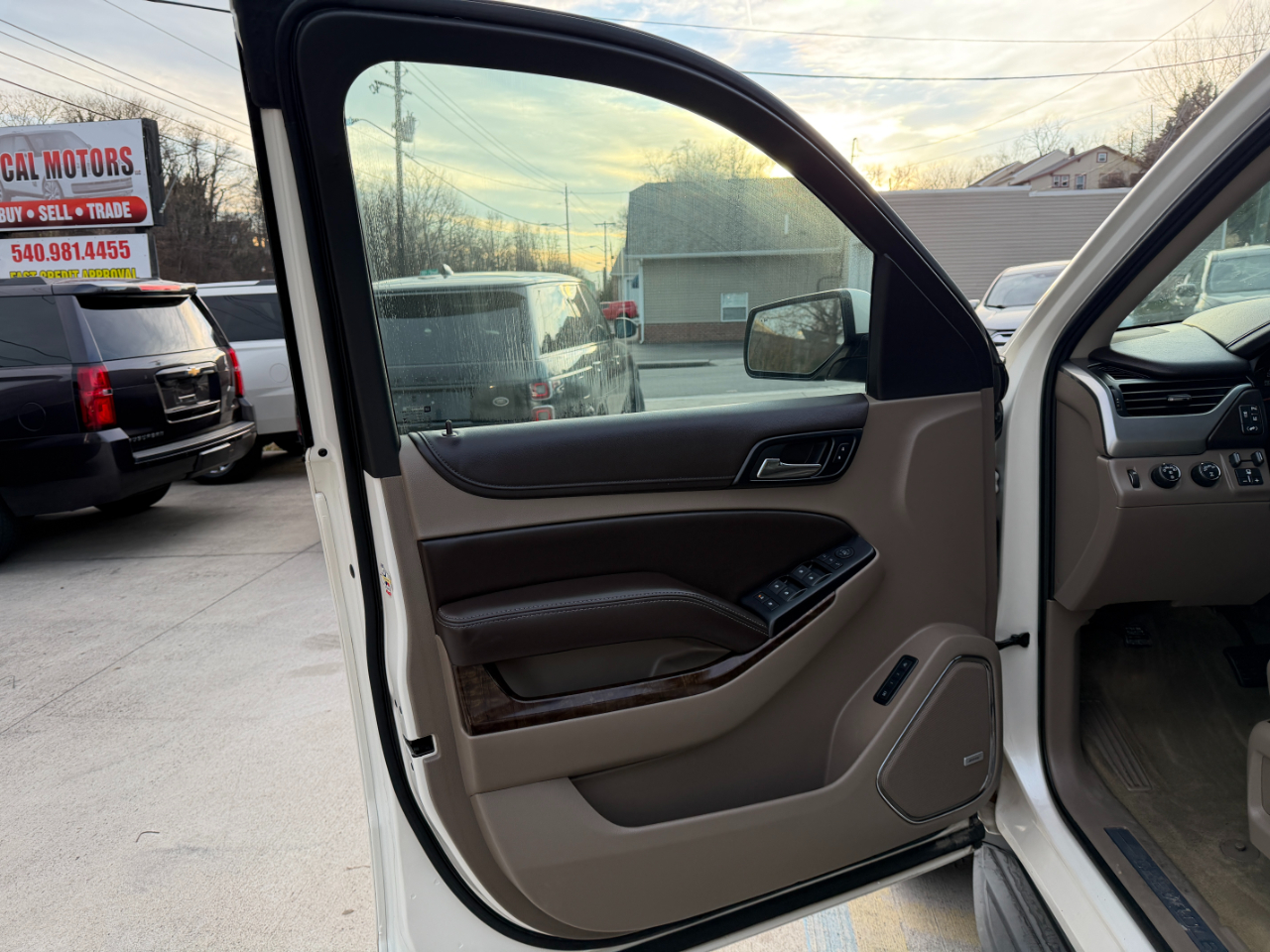 Chevrolet Suburban LT 1500 4WD 2015