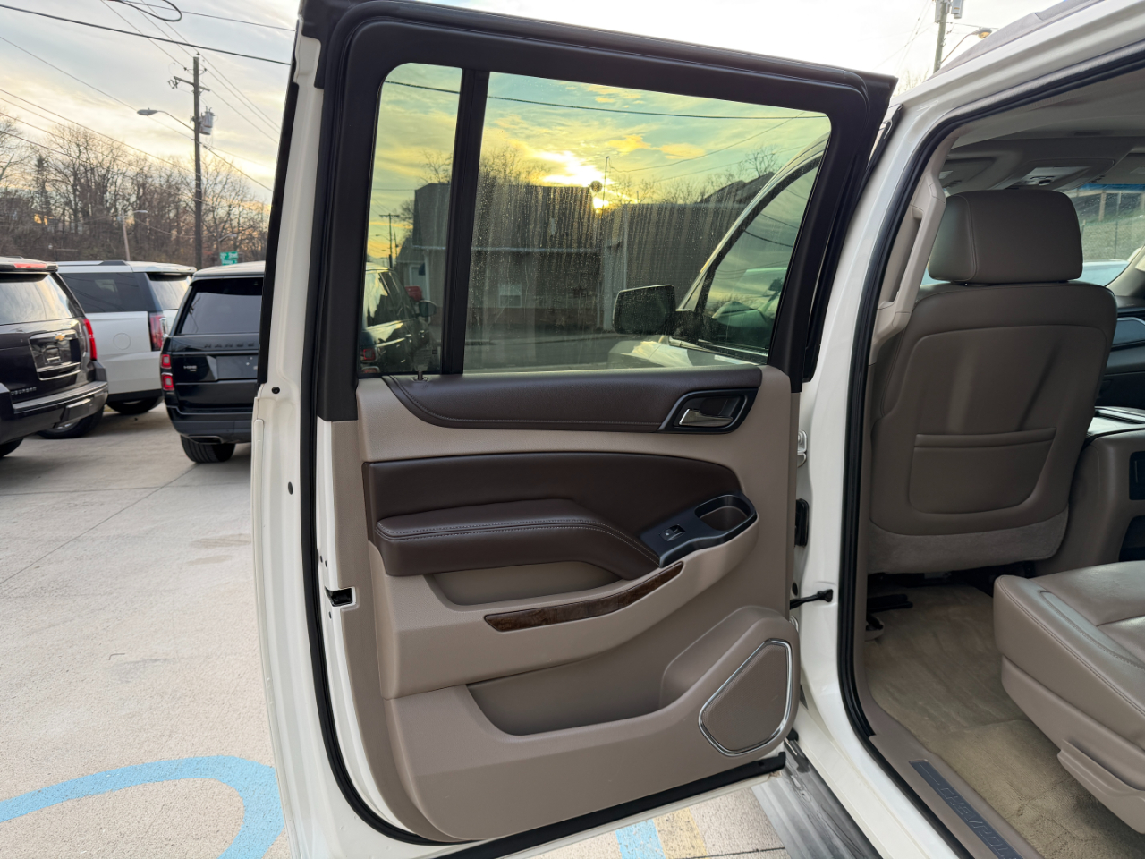 Chevrolet Suburban LT 1500 4WD 2015