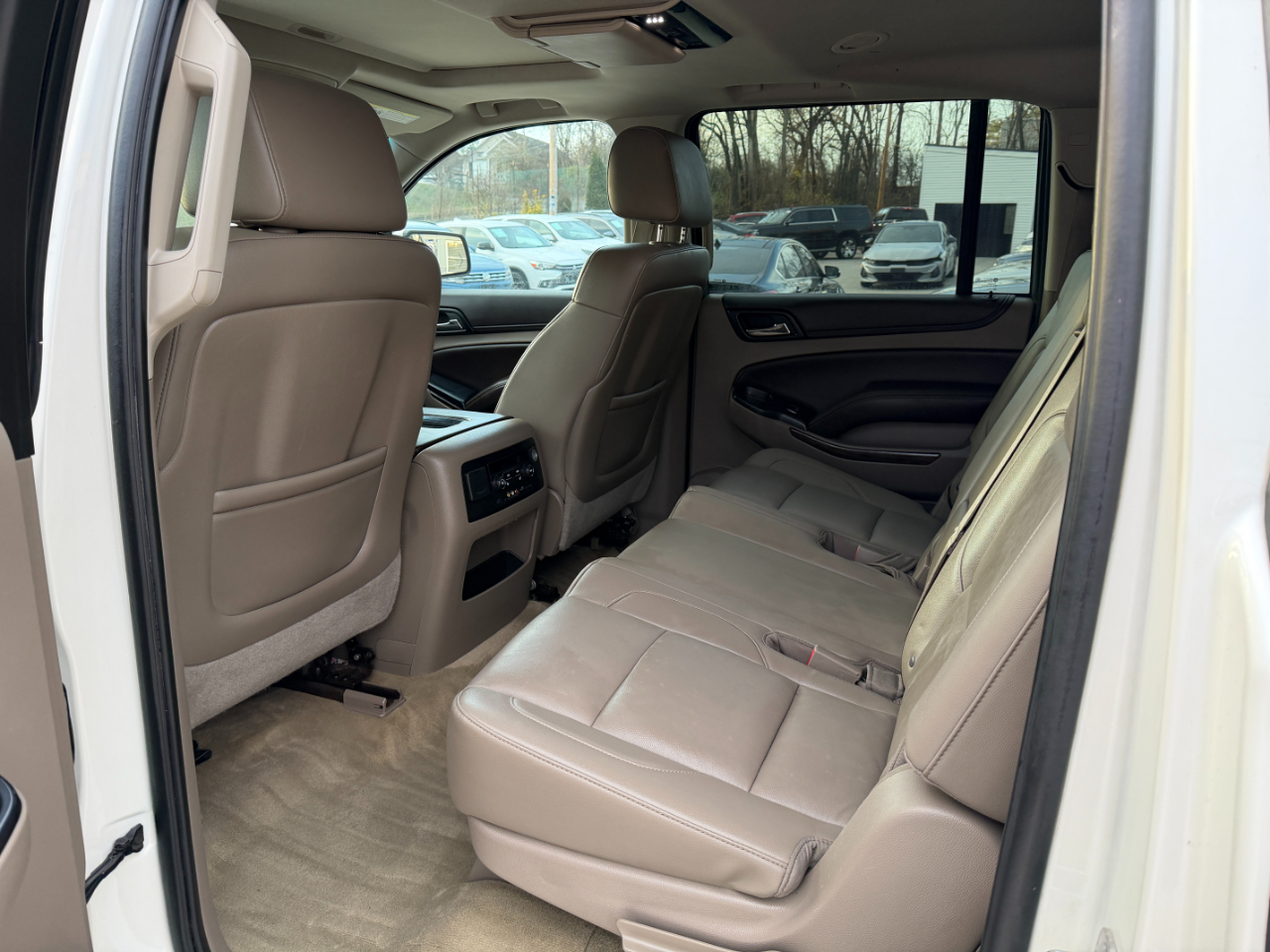 Chevrolet Suburban LT 1500 4WD 2015
