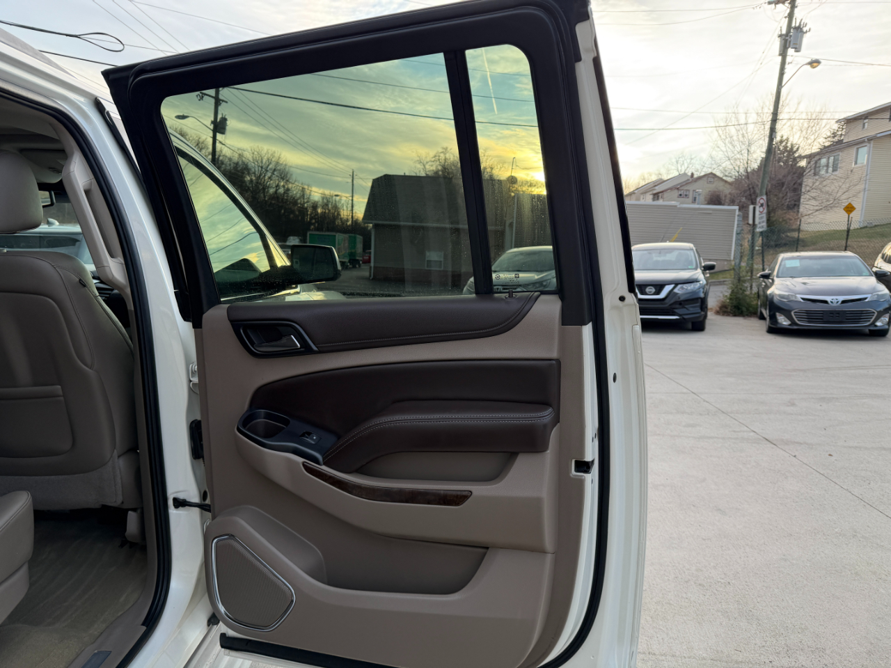 Chevrolet Suburban LT 1500 4WD 2015