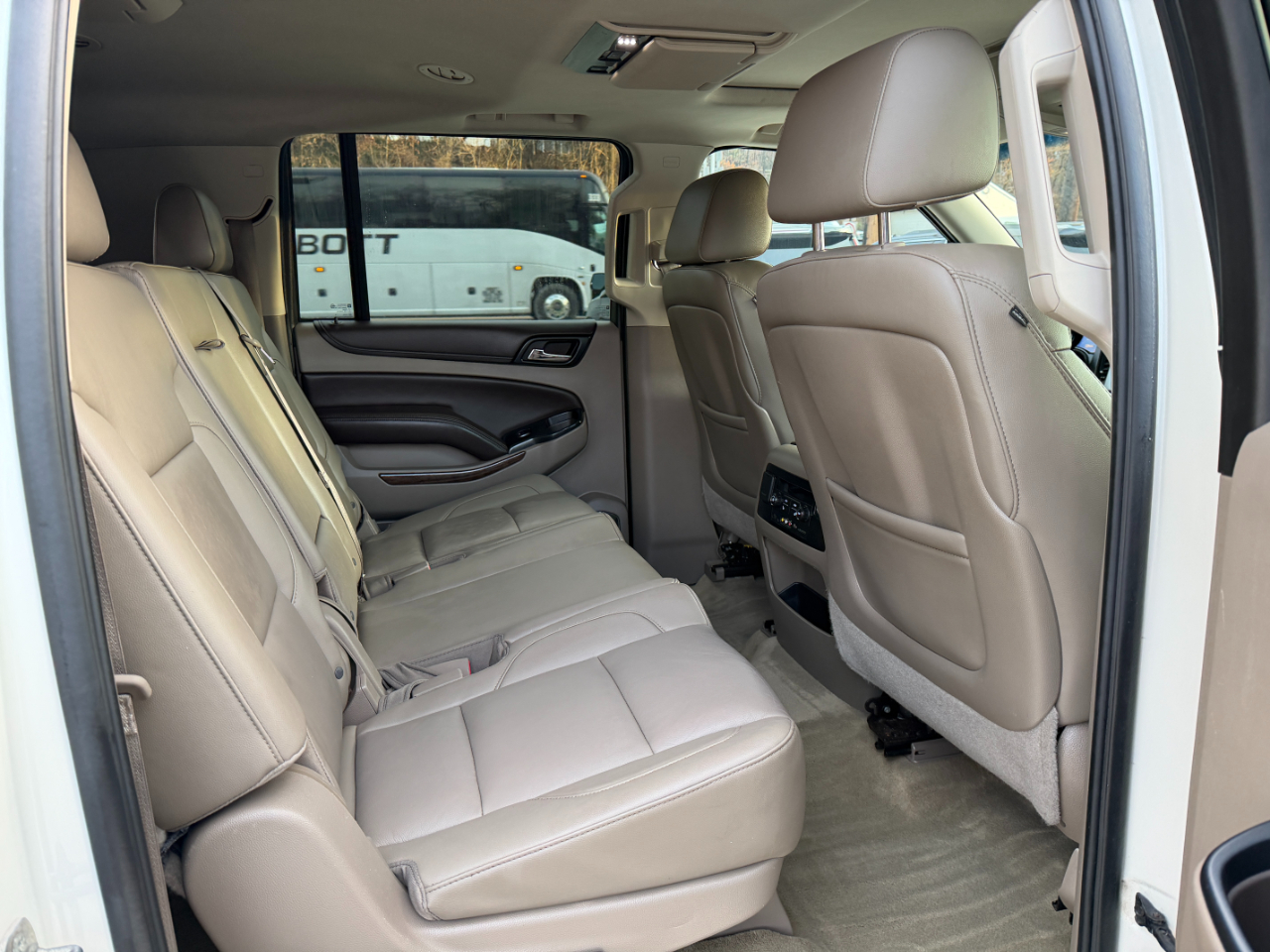Chevrolet Suburban LT 1500 4WD 2015