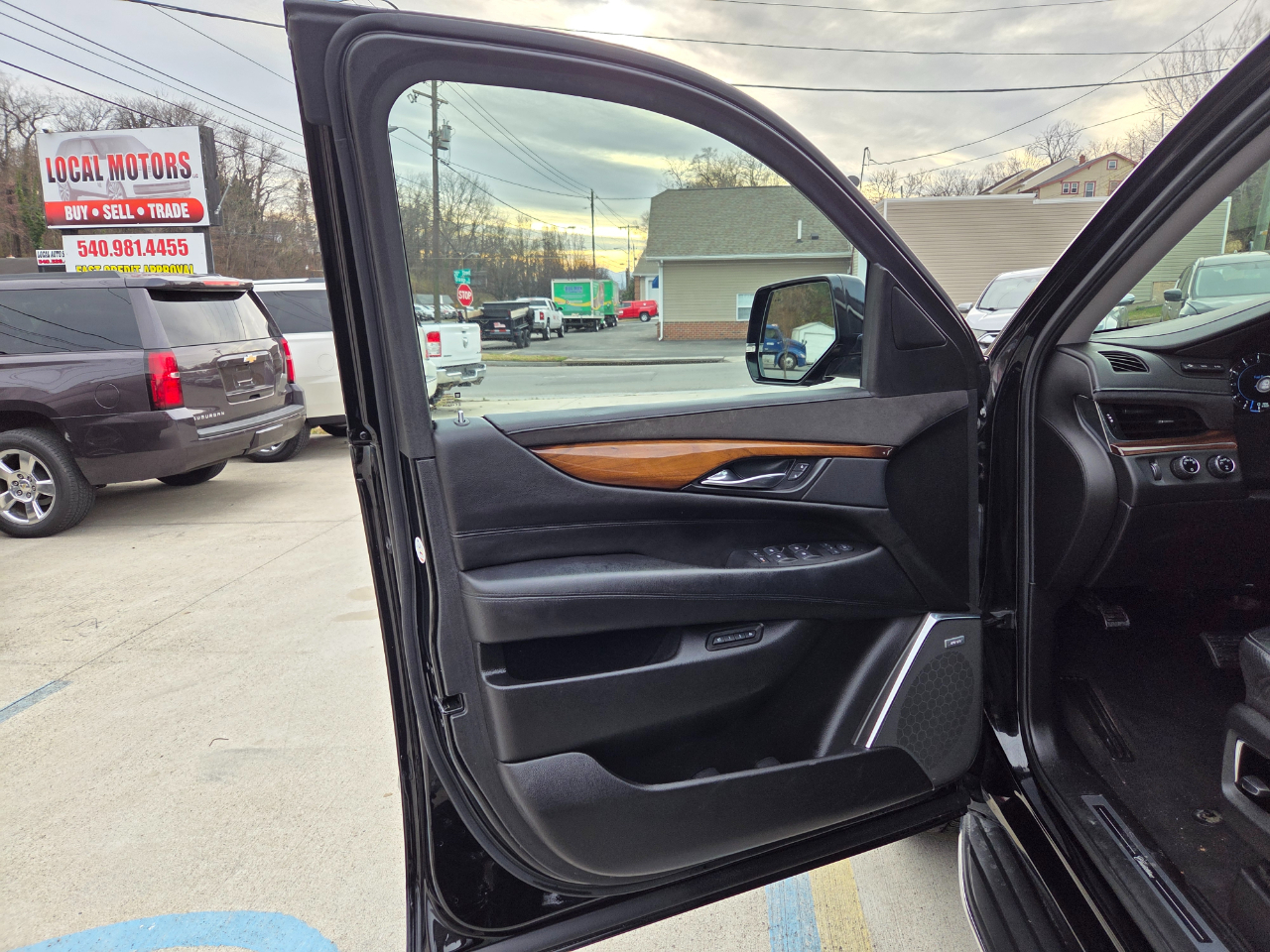 Cadillac Escalade Luxury 4WD 2017