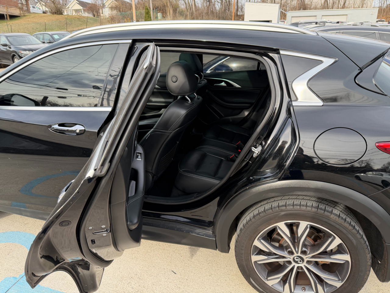 Infiniti QX30 Luxury AWD 2017
