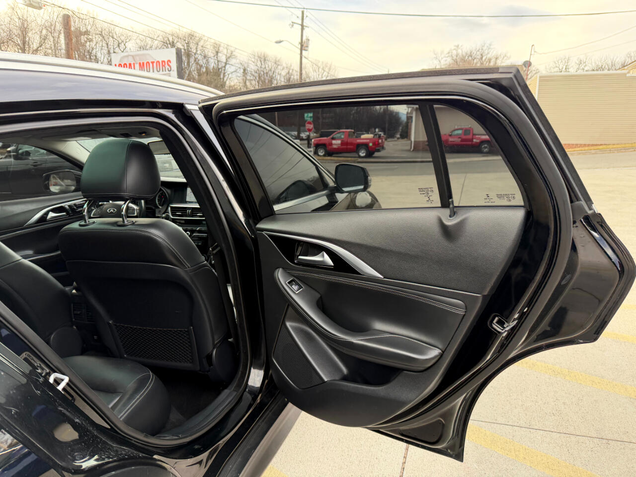 Infiniti QX30 Luxury AWD 2017