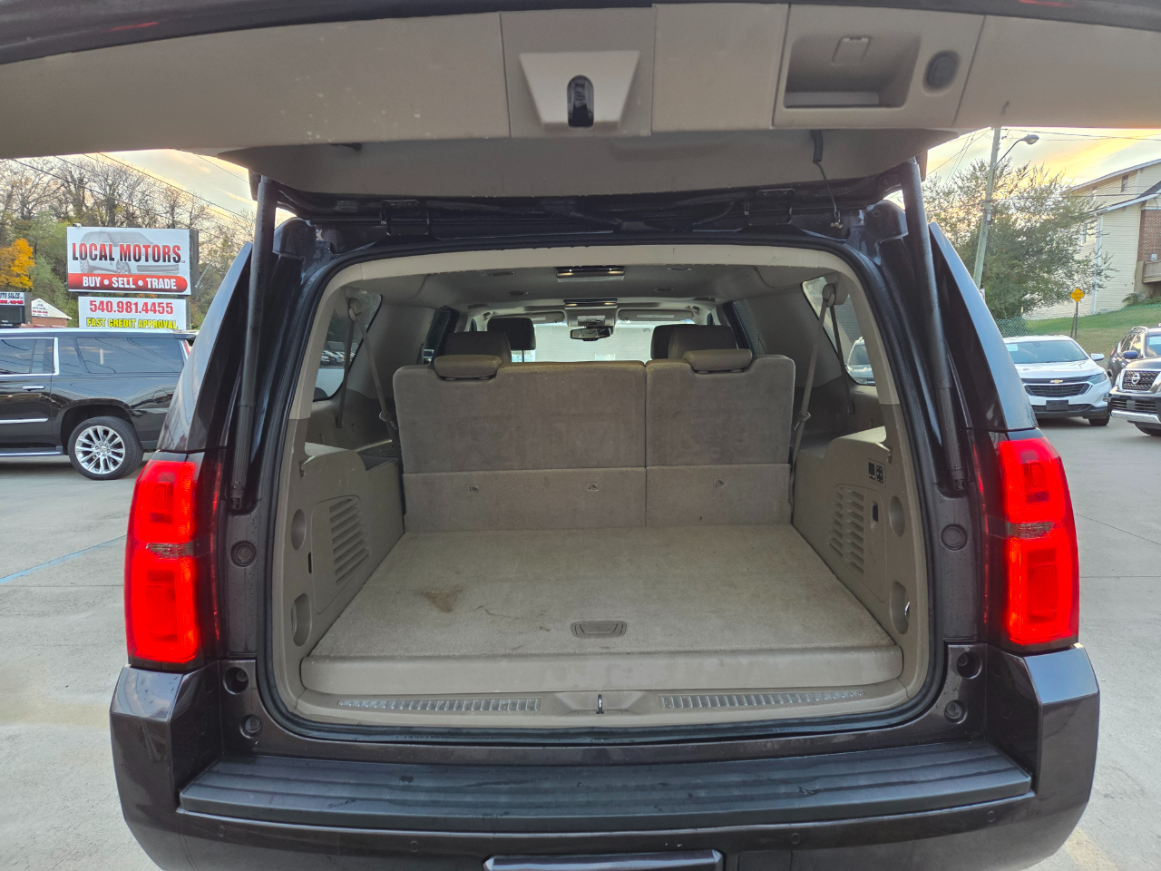 Chevrolet Suburban LT 4WD 2016