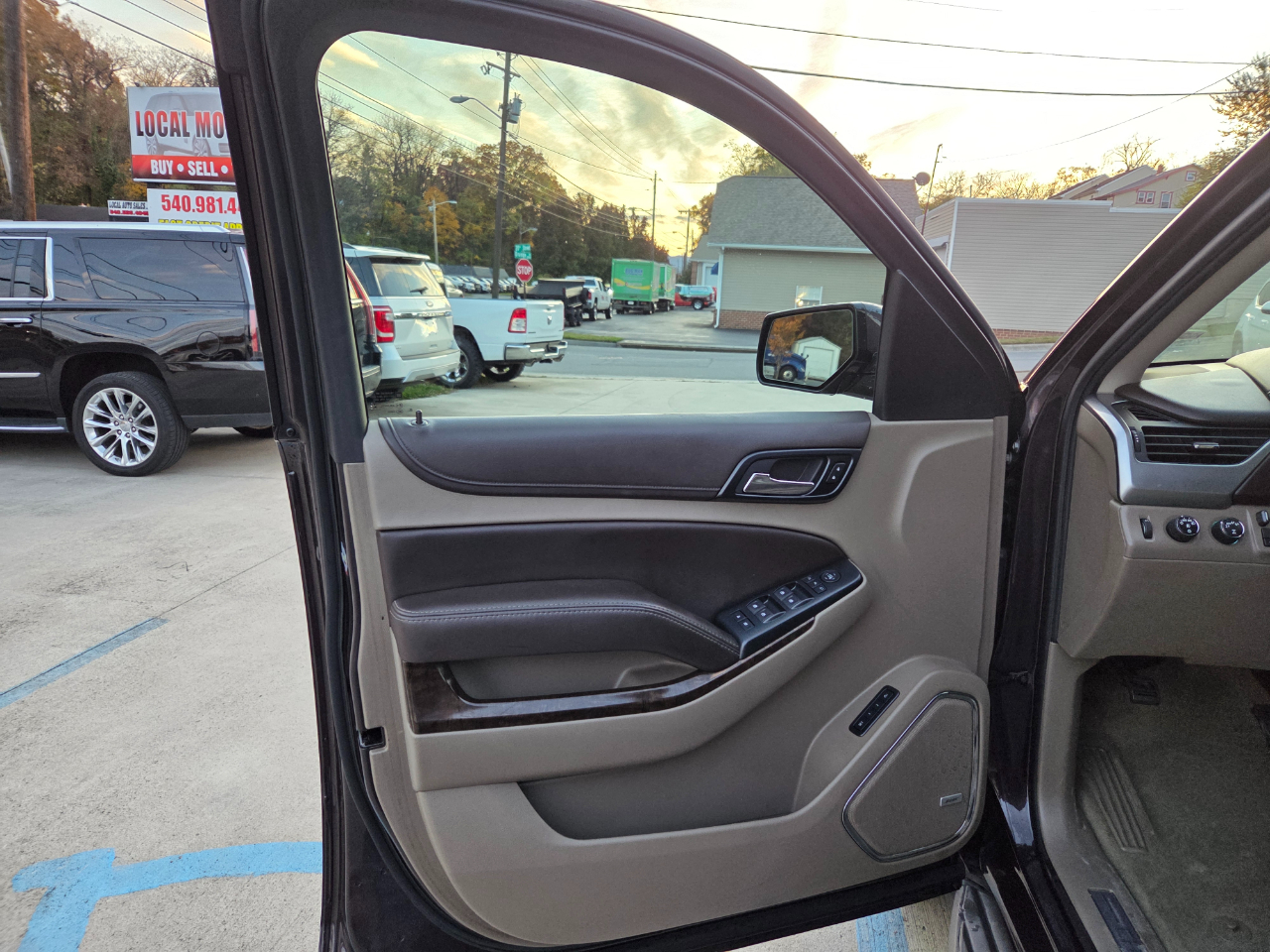 Chevrolet Suburban LT 4WD 2016