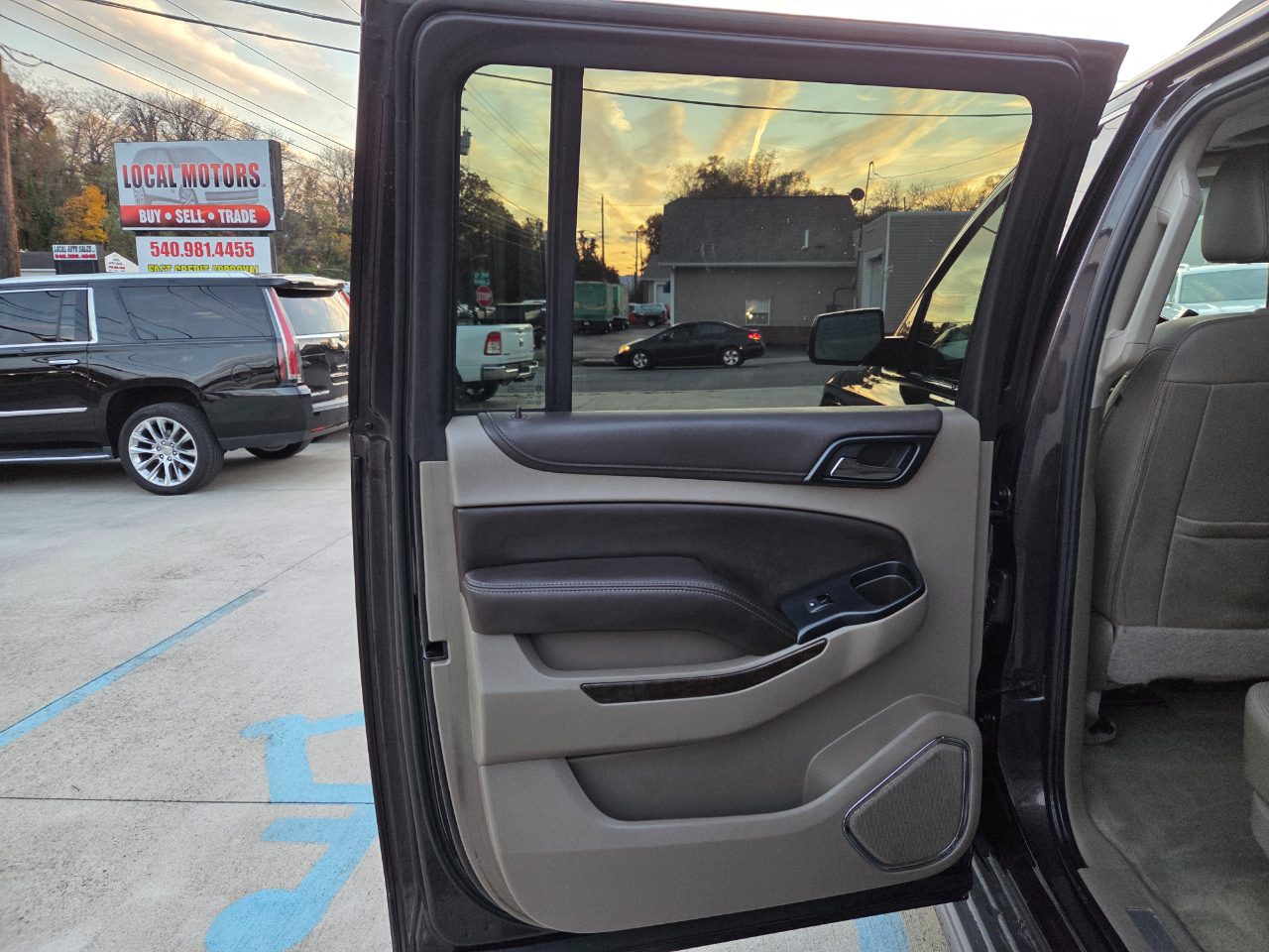 Chevrolet Suburban LT 4WD 2016