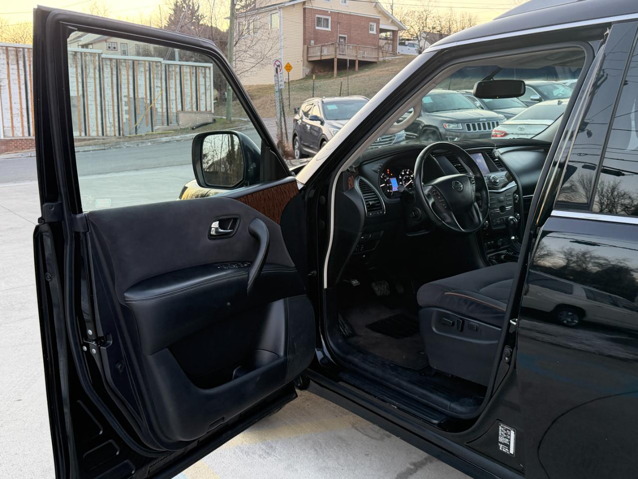 Nissan Armada Platinum 2WD 2017