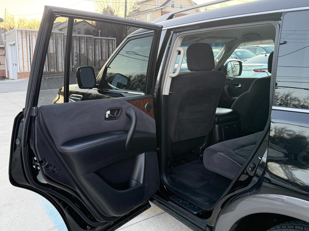 Nissan Armada Platinum 2WD 2017