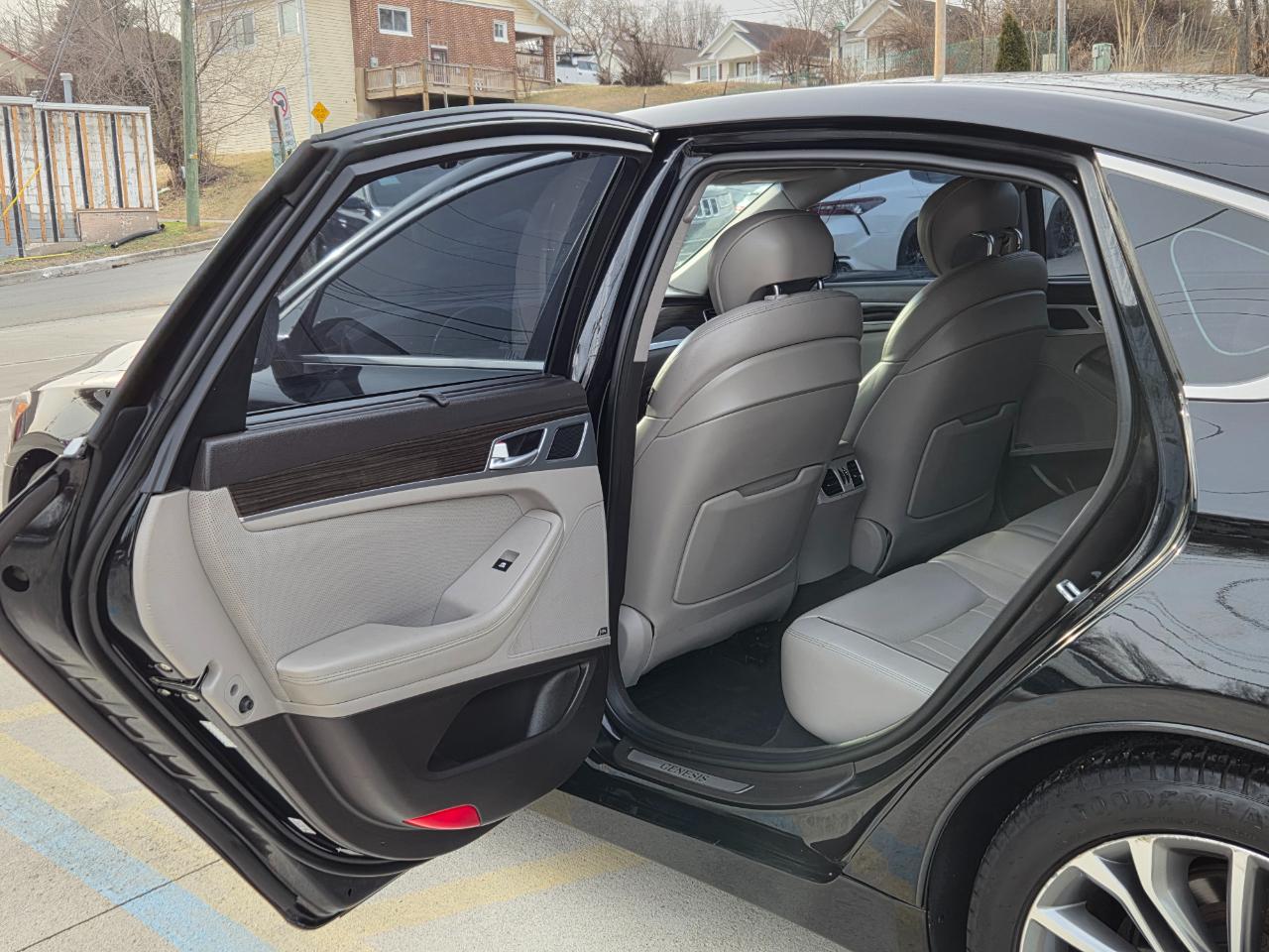 Hyundai Genesis 3.8L 2016