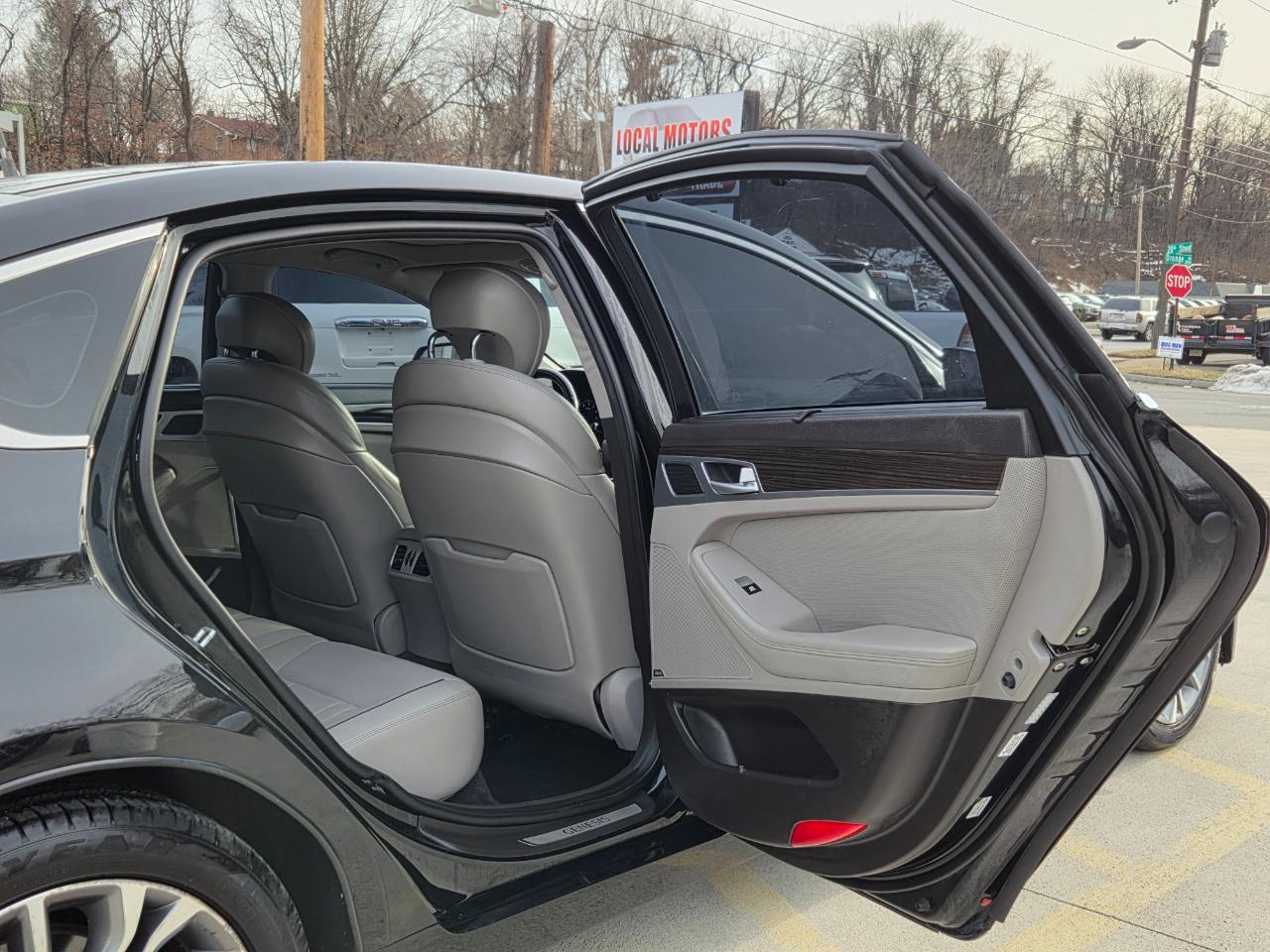 Hyundai Genesis 3.8L 2016