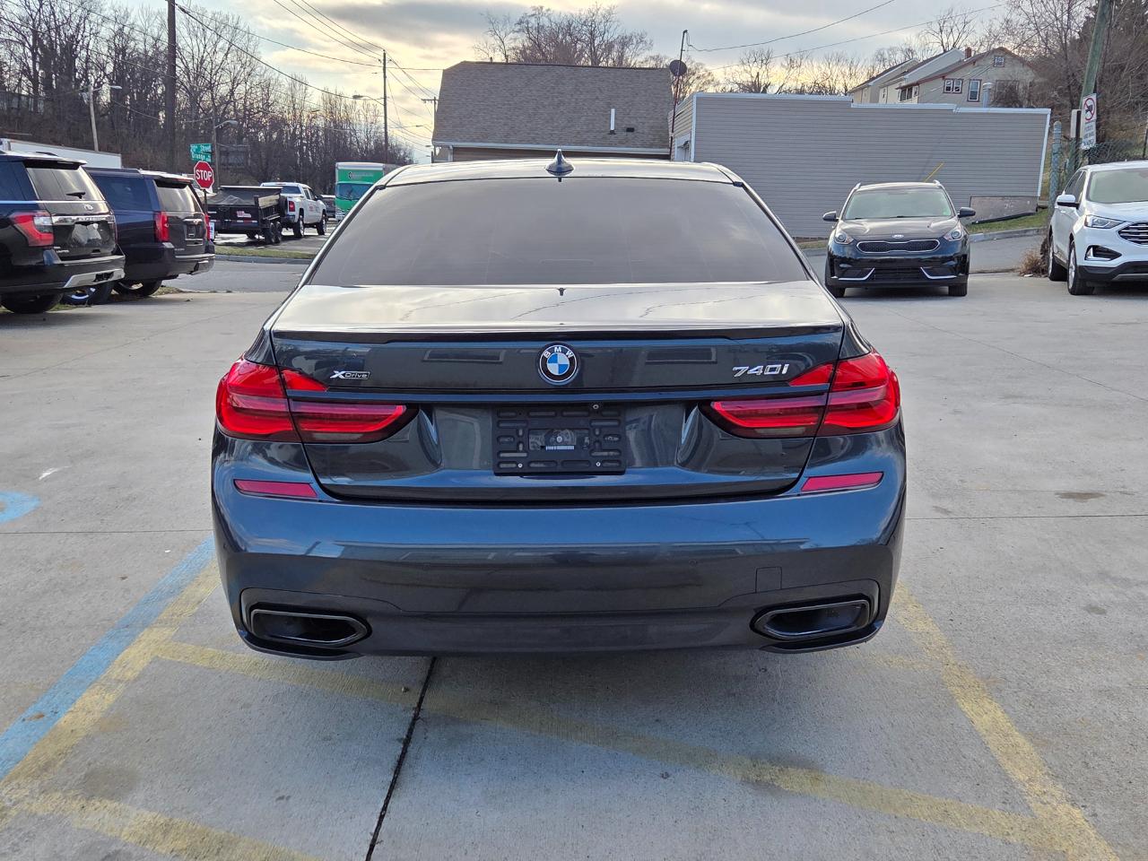 BMW 7-Series 740i xDrive 2019