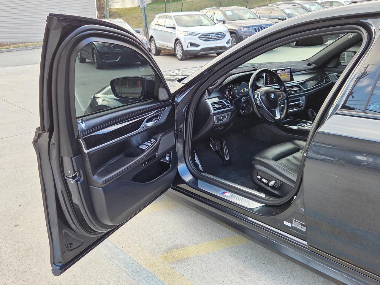 BMW 7-Series 740i xDrive 2019