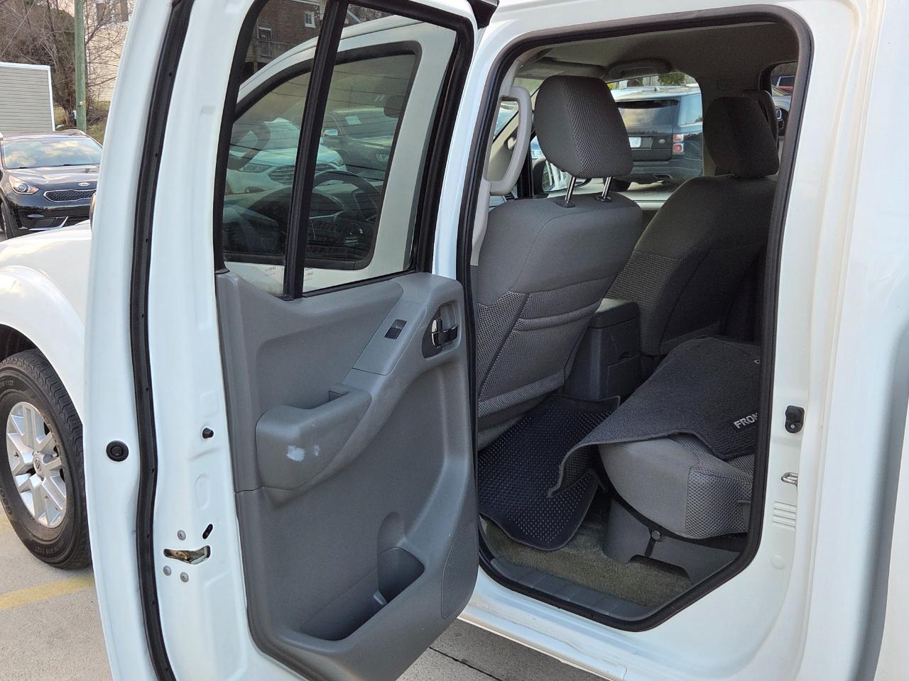 Nissan Frontier PRO-4X Crew Cab 5AT 4WD 2017